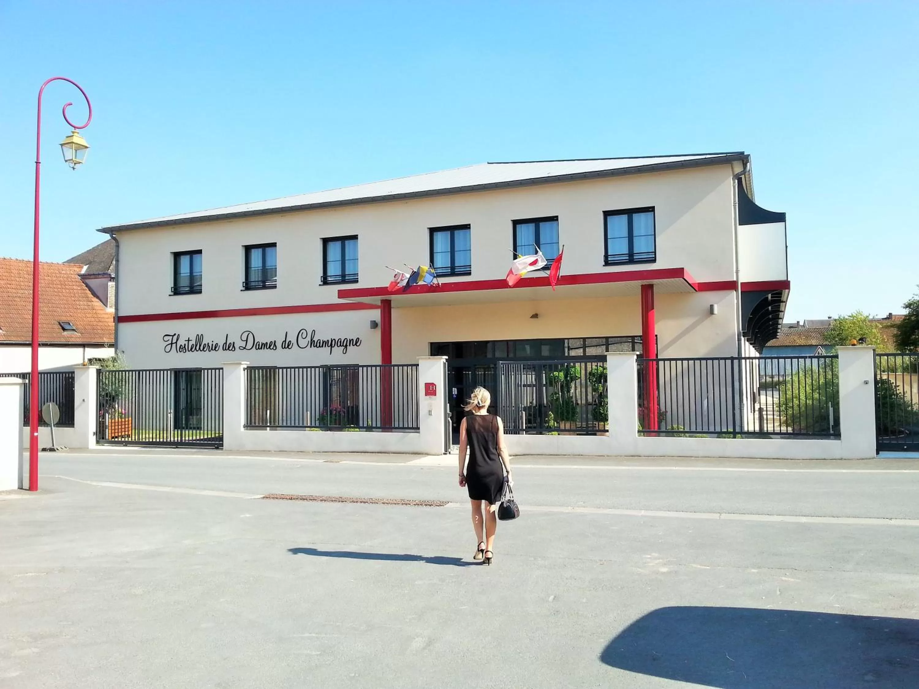 Property building in Hostellerie Du Mont Aimé