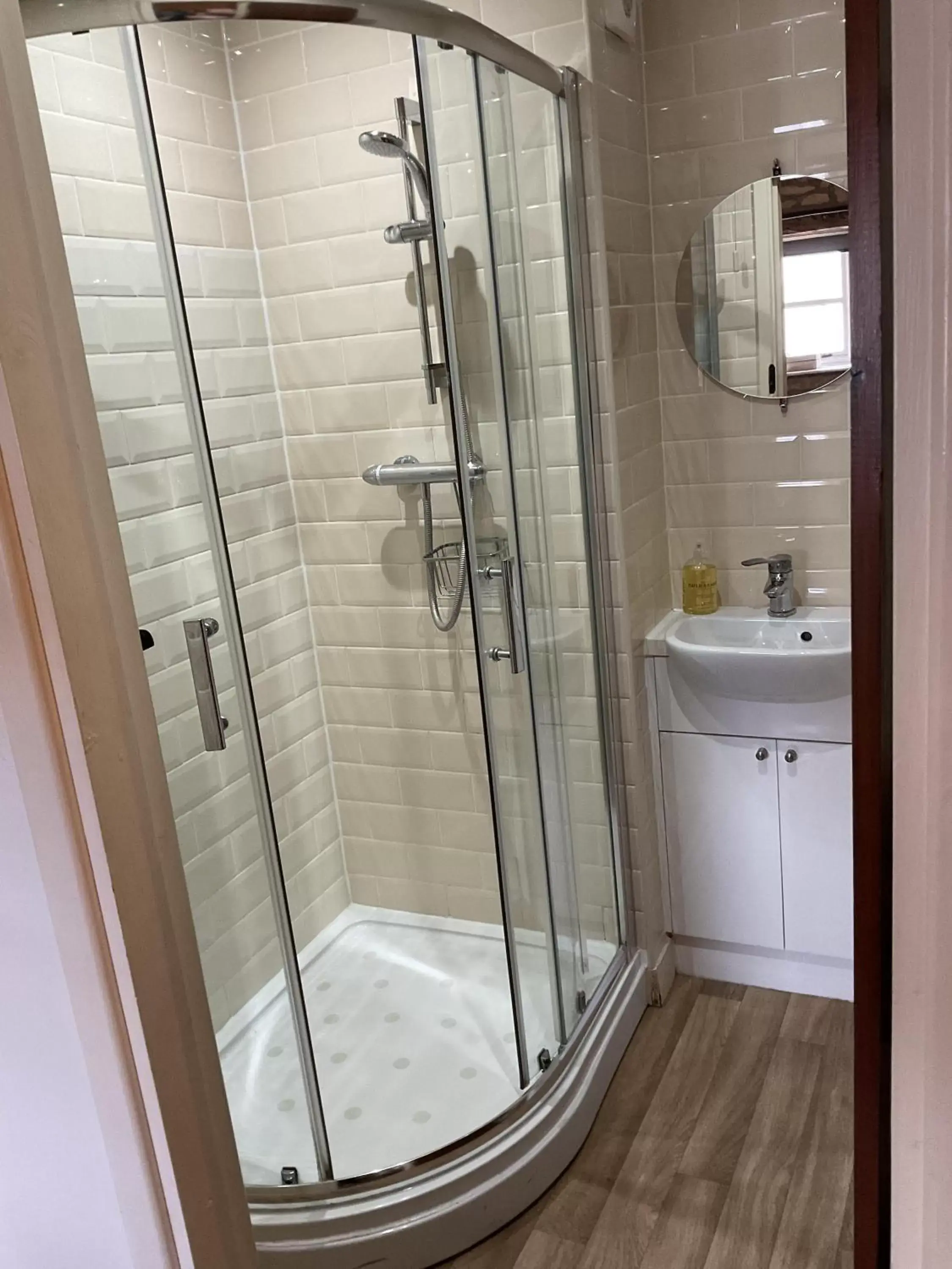 Standard Twin Room in The Bell Inn Standard Twin Room in The Bell Inn