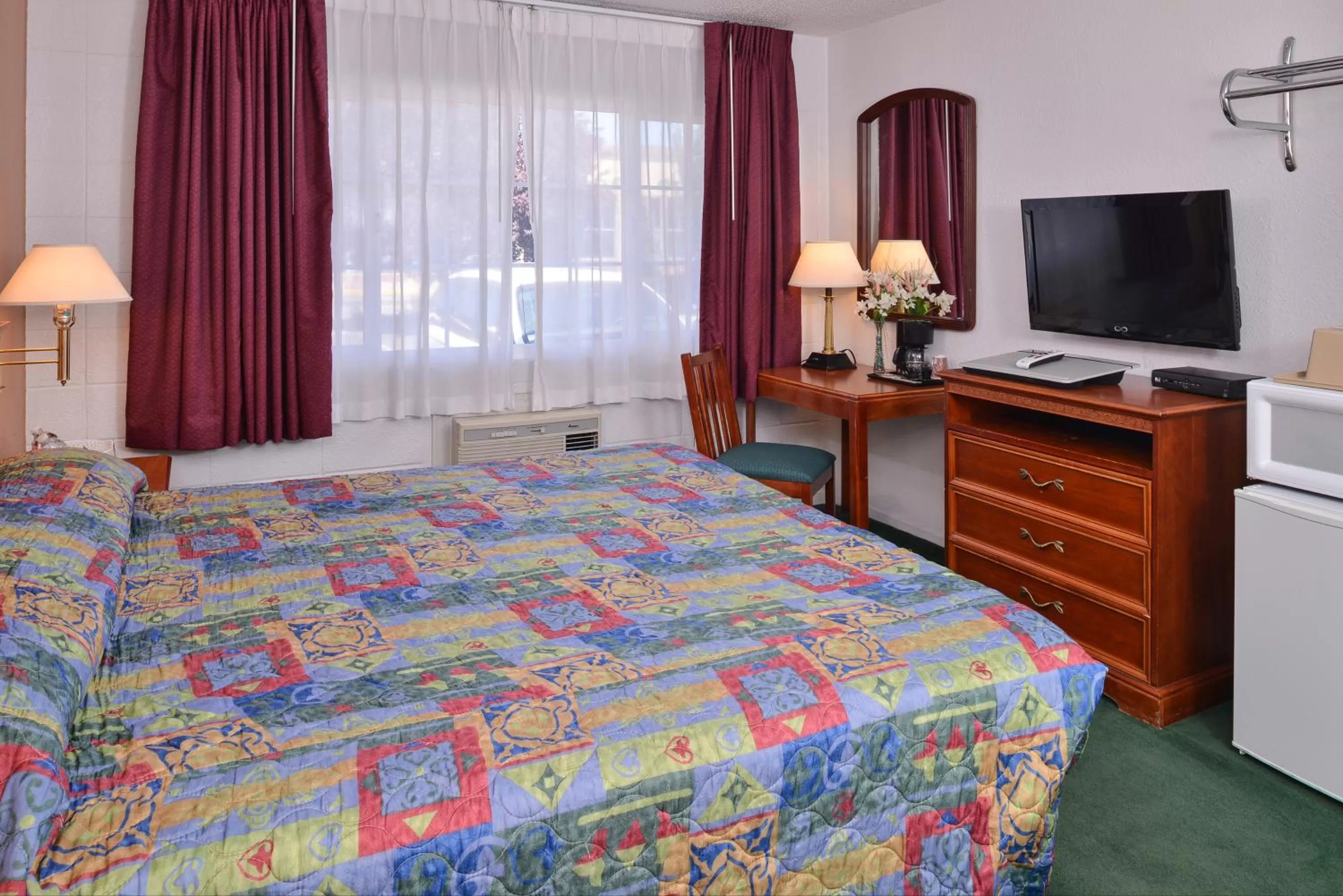 Photo of the whole room, Bed in Maverick Motel - Modern Renovated Motel