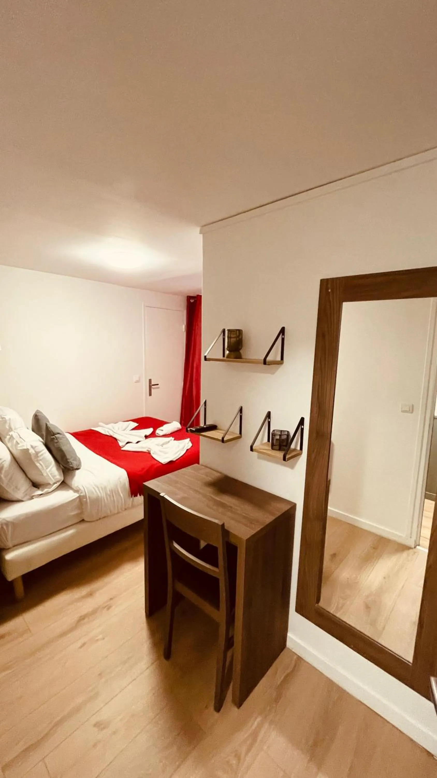 Bedroom in Jeff Hotel