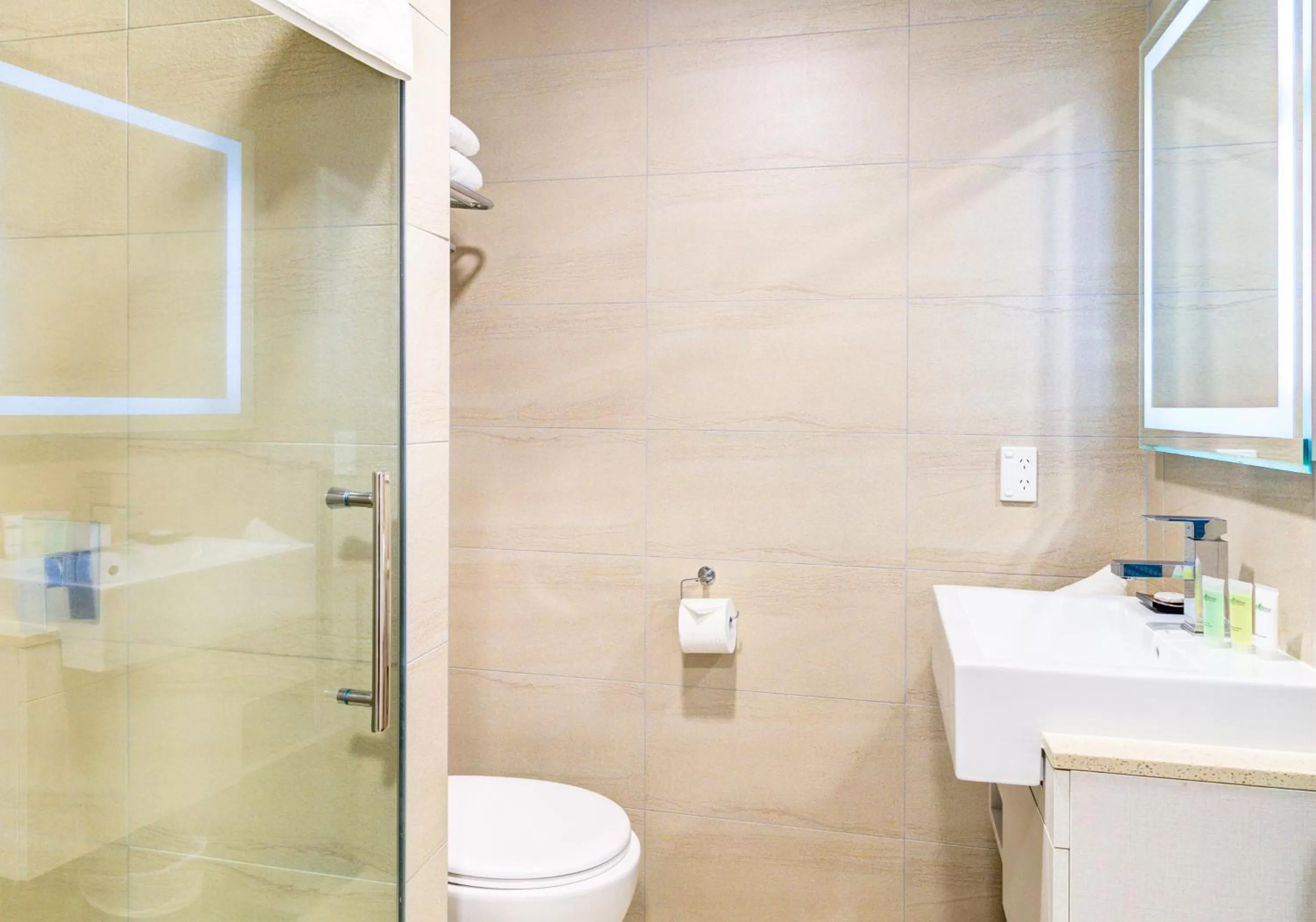 Bathroom in VR Queen Street Hotel & Suites