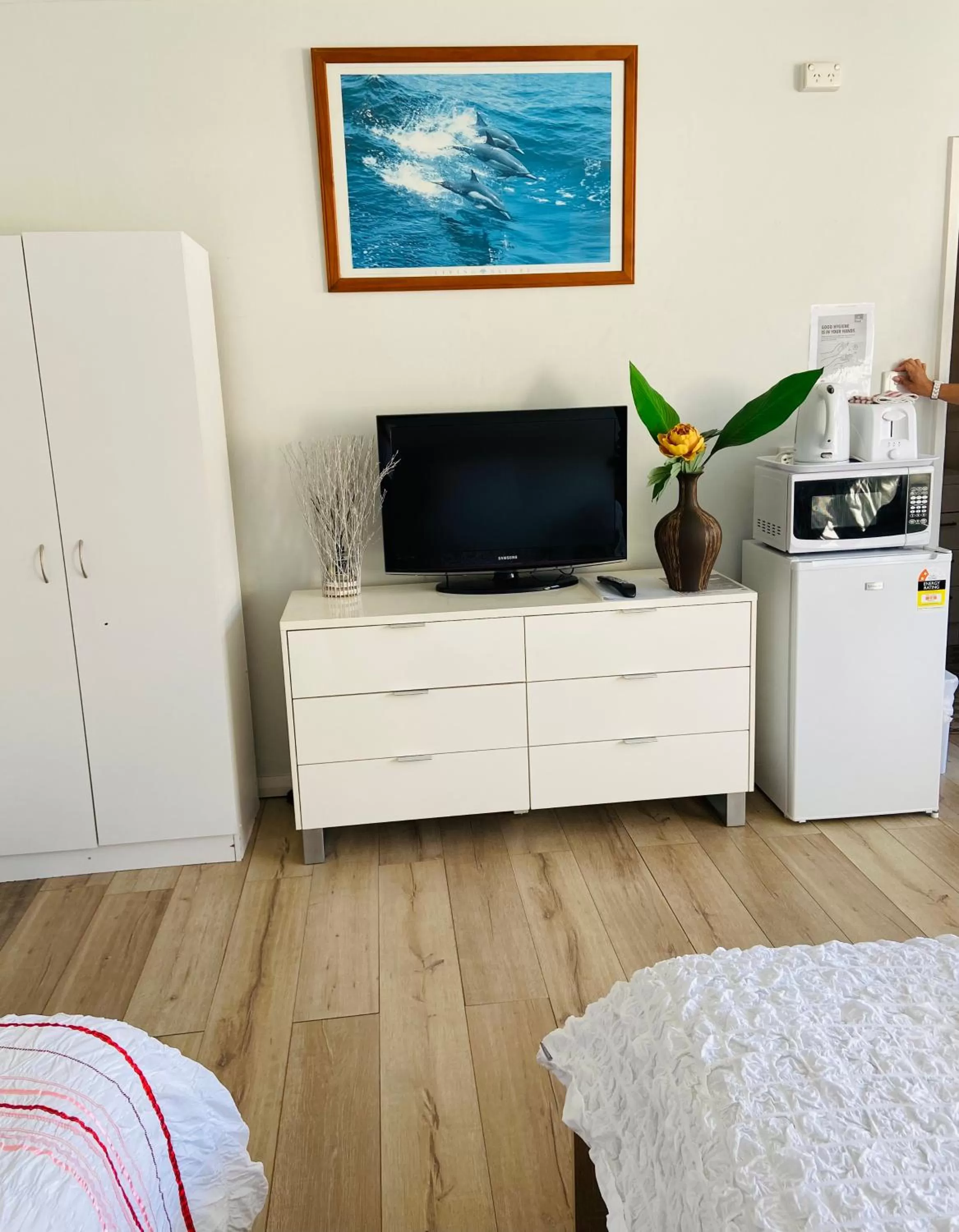 TV/Entertainment Center in Ettalong Beach motel
