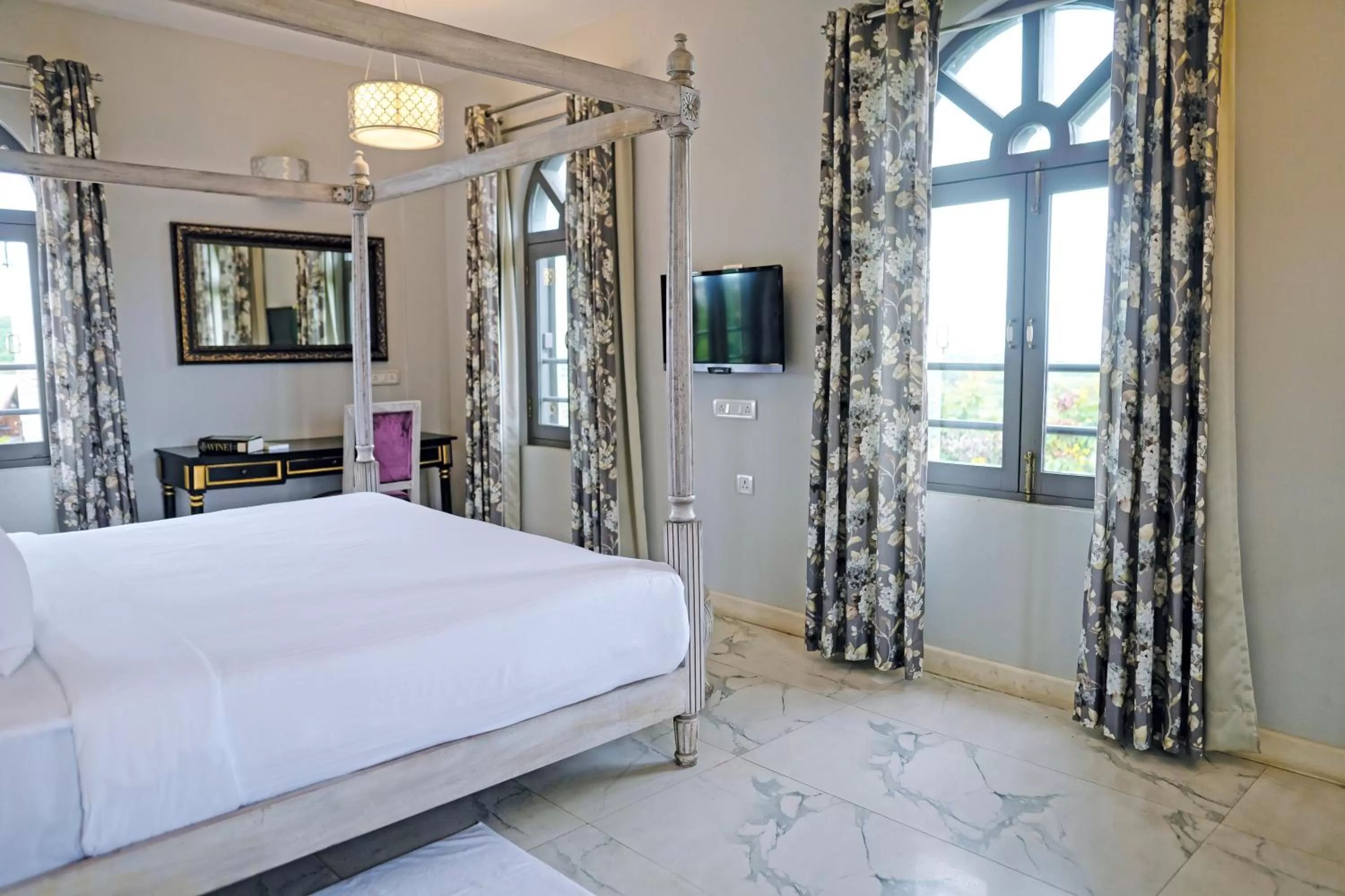 Bedroom, Bed in The Source At Sula