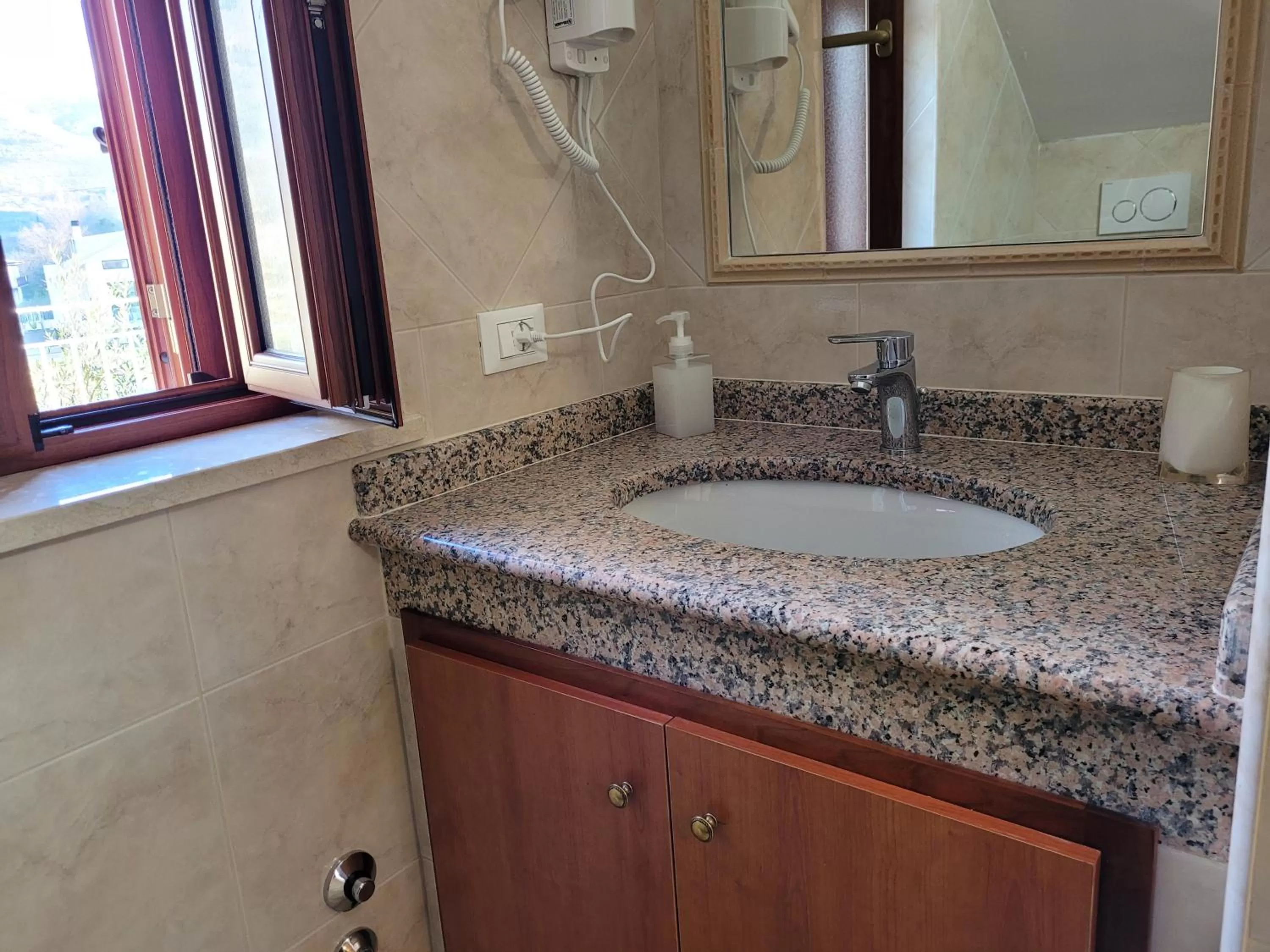 Alloggio turistico Magnifico Alessandro Valle Bernardo 04025 Lenola nei pressi di Fondi LT