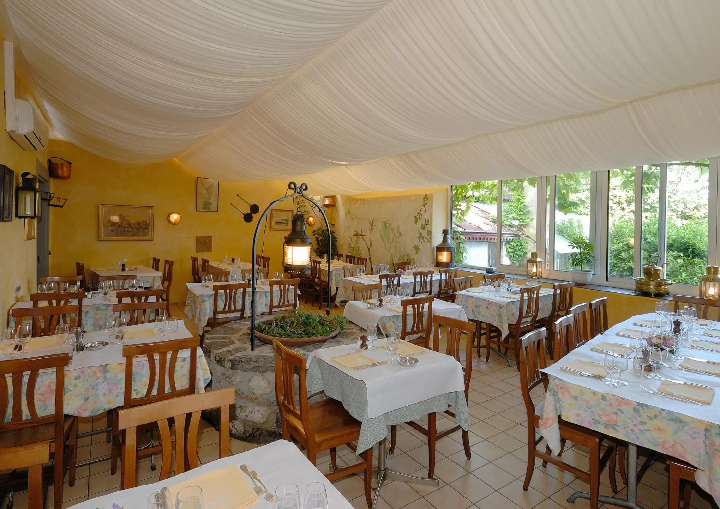 Restaurant/places to eat in Auberge de Dully