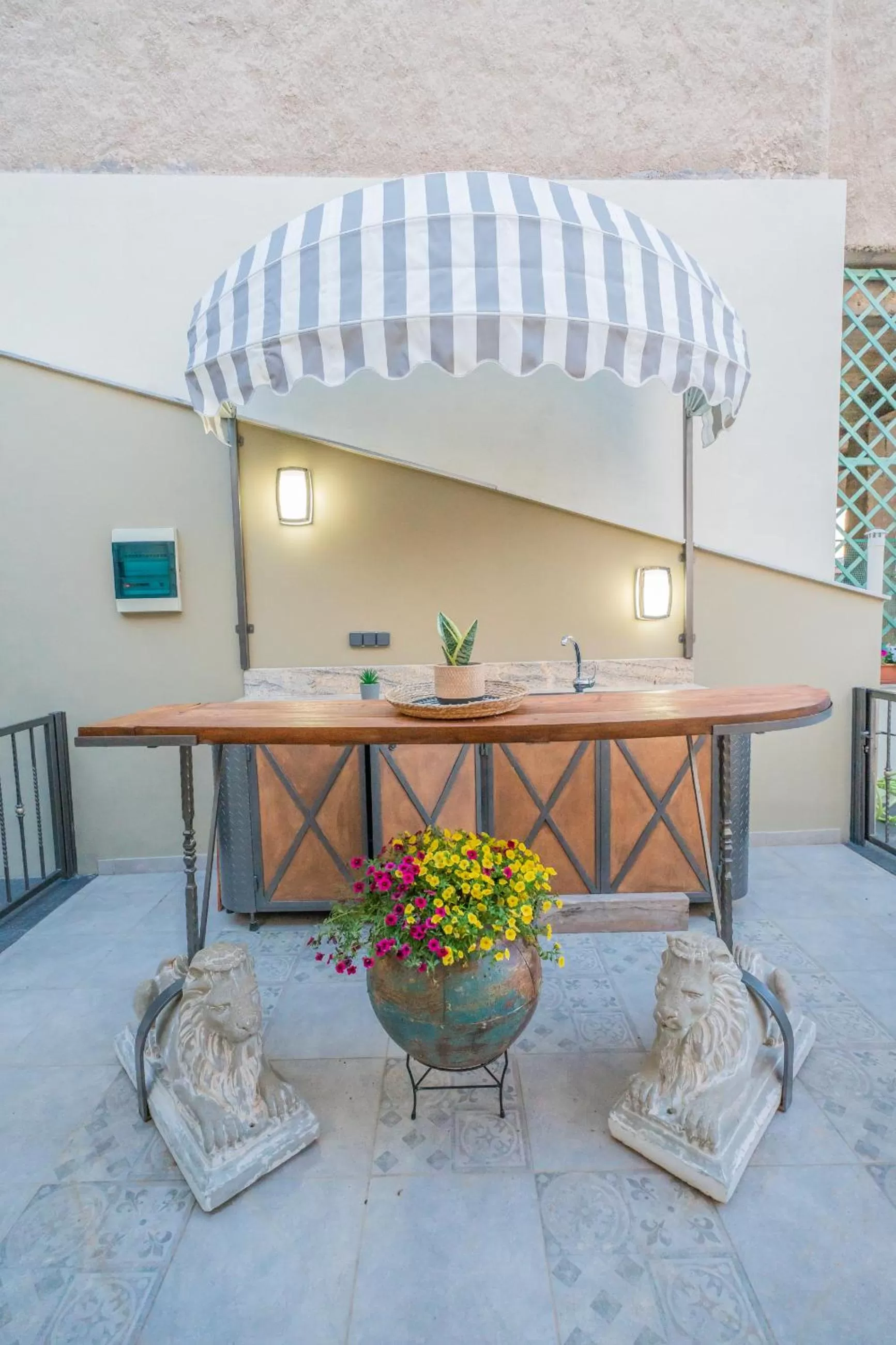 The Stone Manor , Noho boutique hotel Thissio