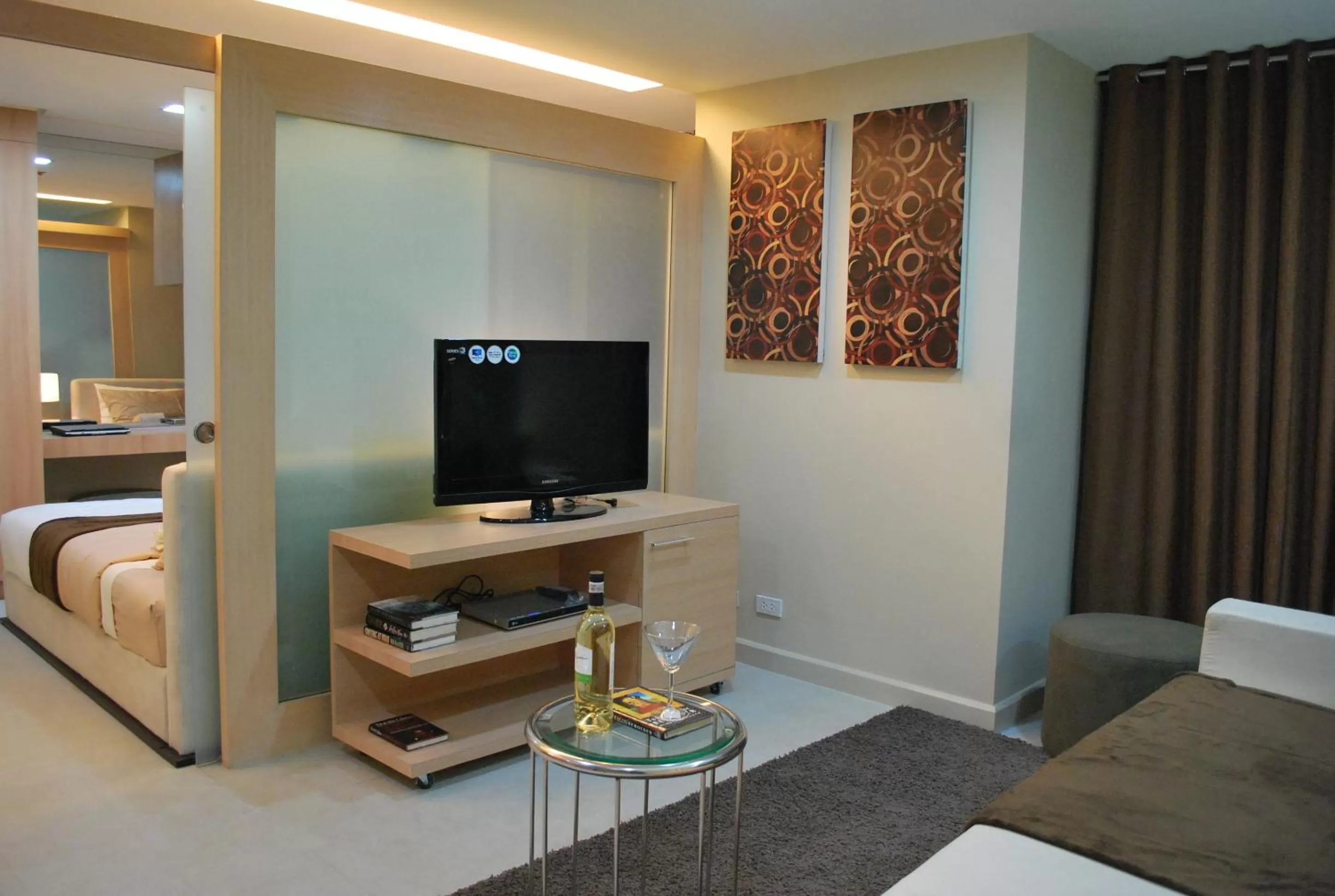 TV and multimedia, TV/Entertainment Center in BSA Twin Towers