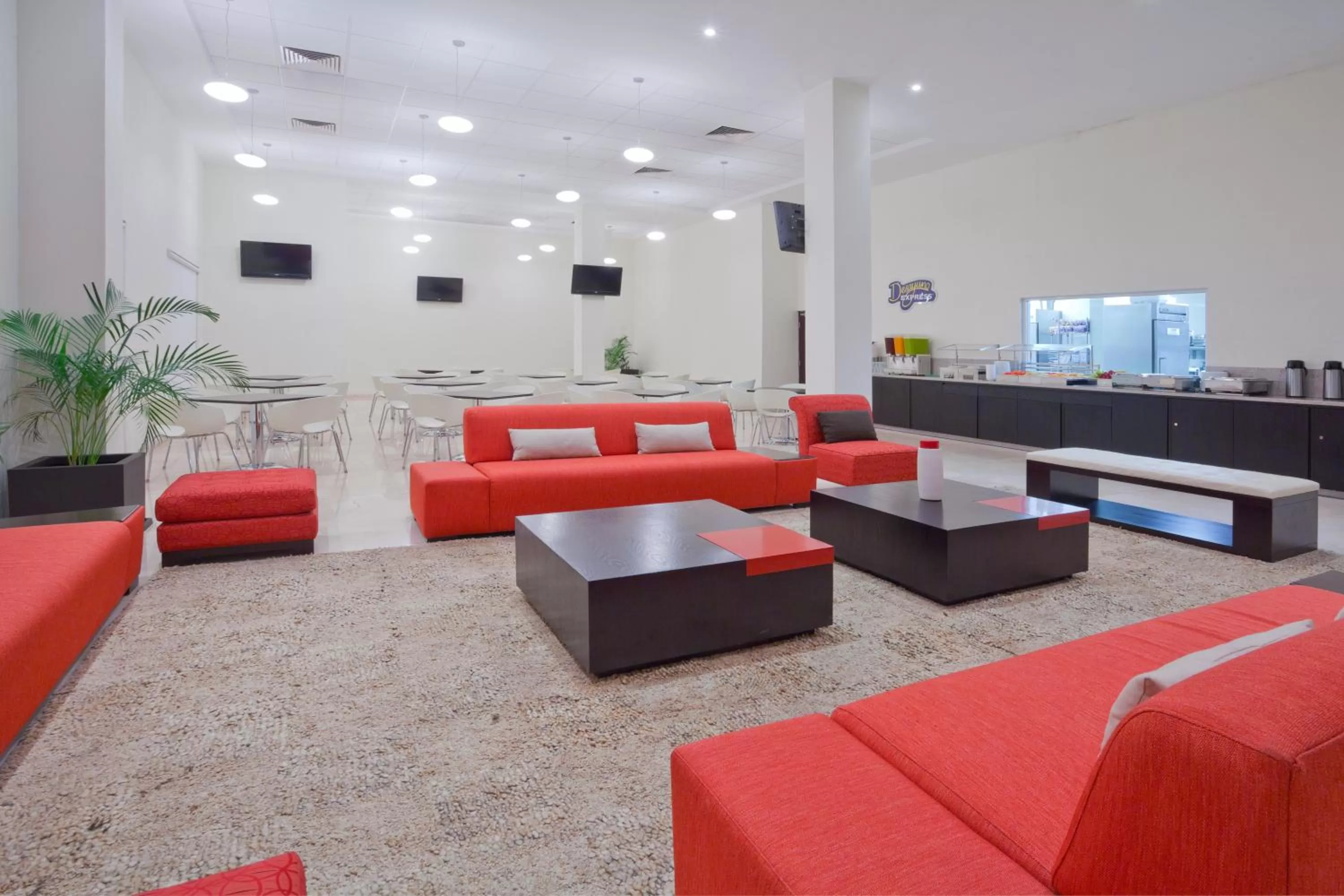 Restaurant/places to eat in Holiday Inn Express Ciudad Del Carmen by IHG