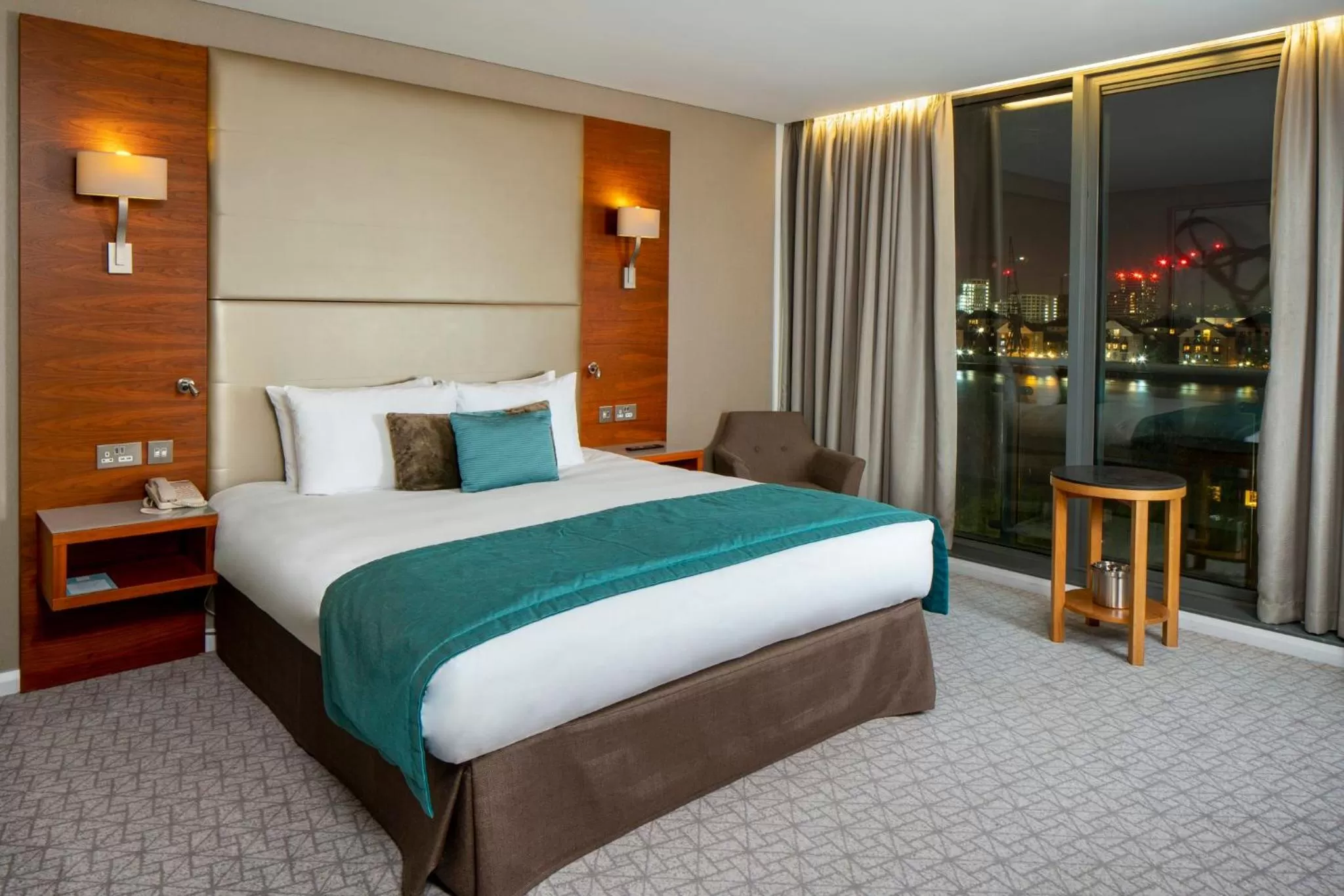 Photo of the whole room, Bed in Crowne Plaza London - Docklands by IHG