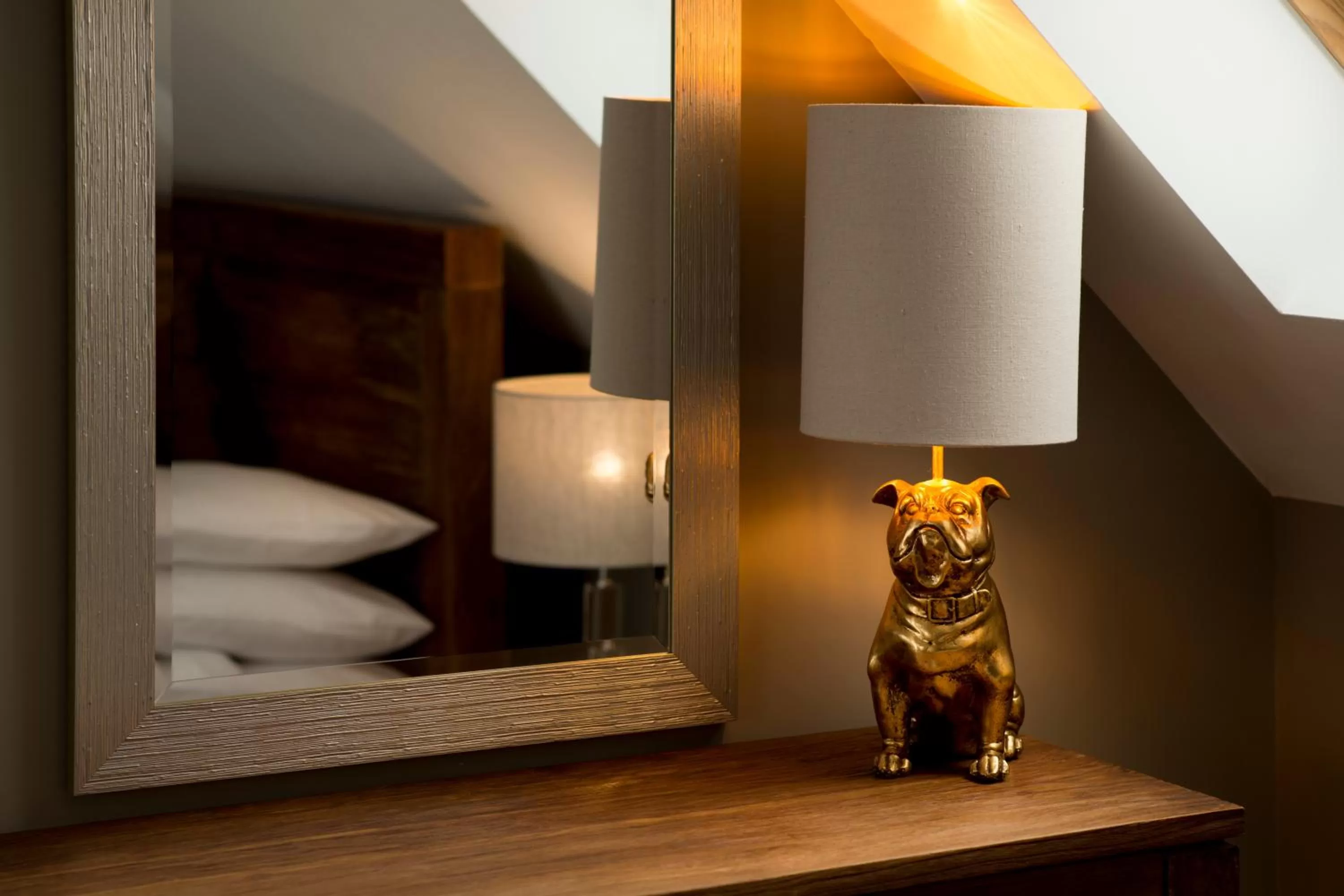 Bedroom, Bed in Crouchers Hotel