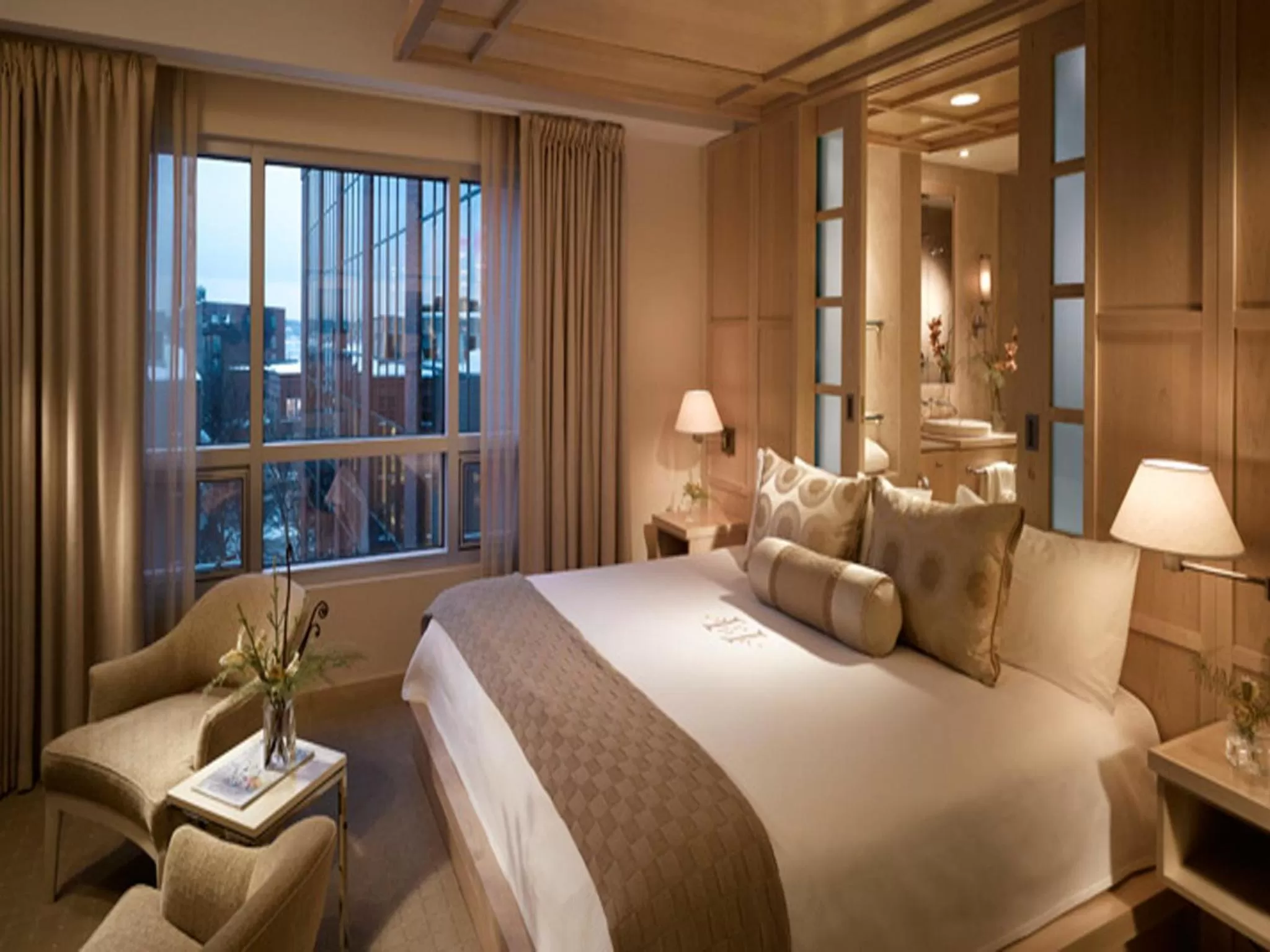 Bedroom, Bed in Portland Harbor Hotel