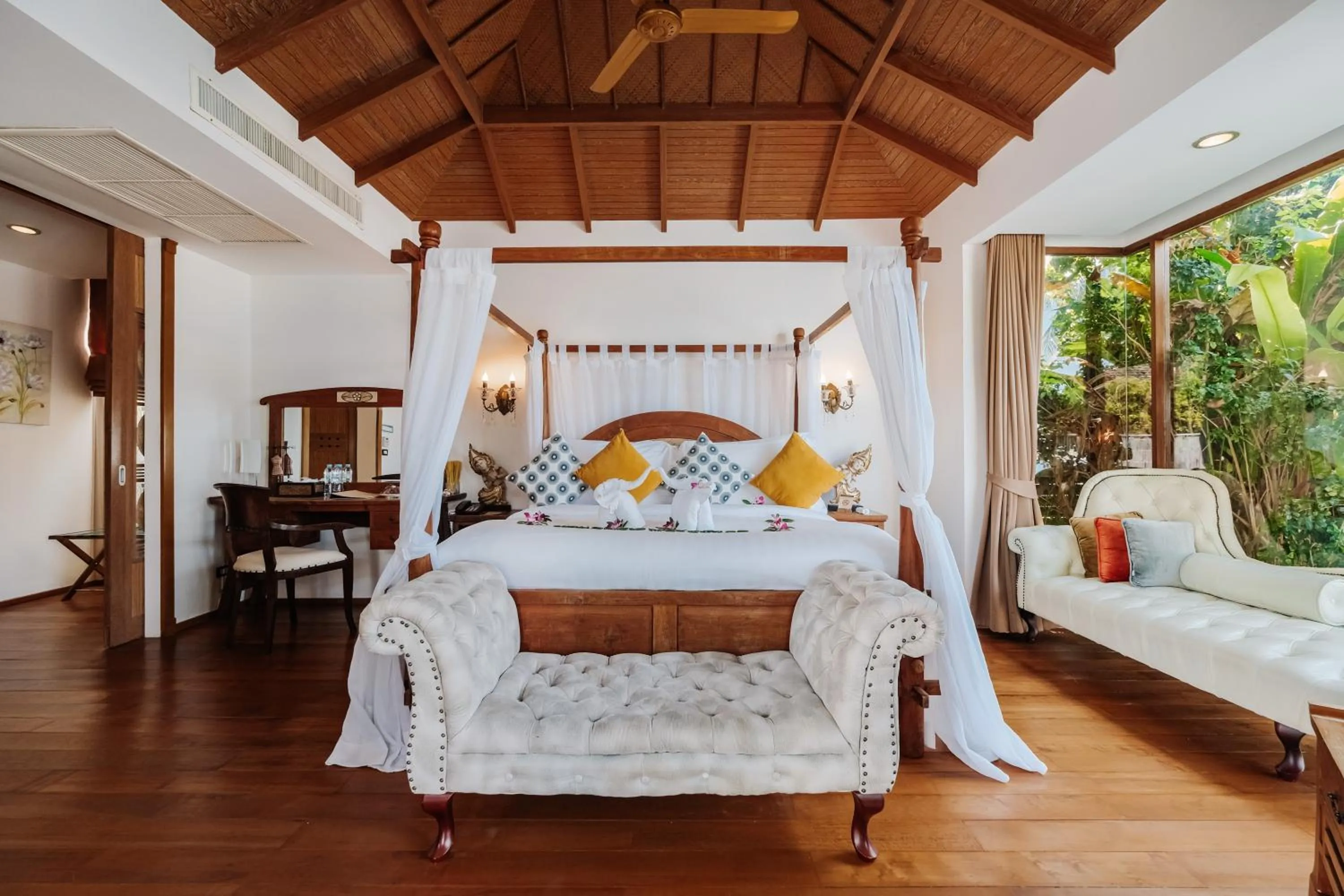 Bed in Tango Luxe Beach Villa, Koh Samui