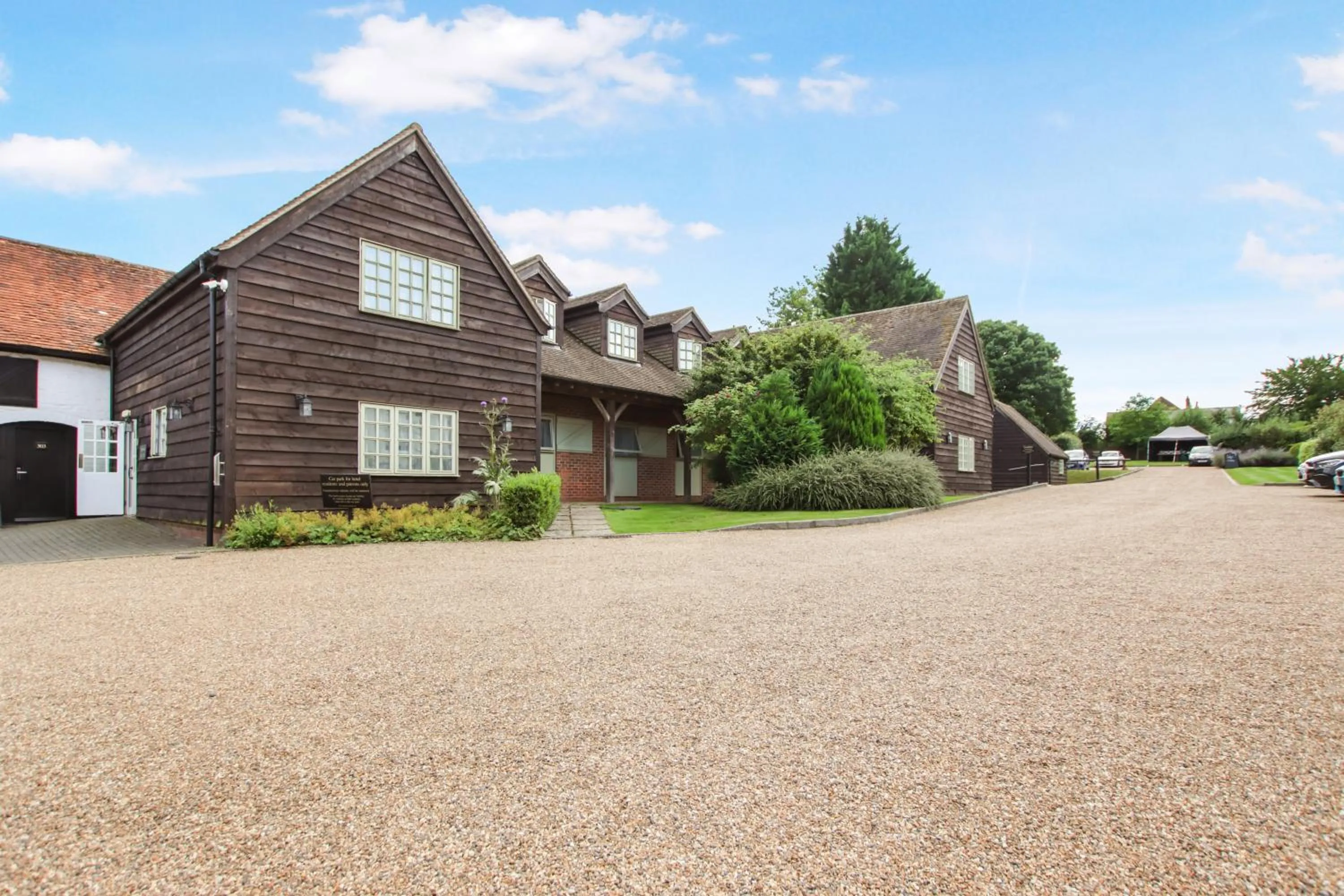 Property building in Kings Arms Hotel