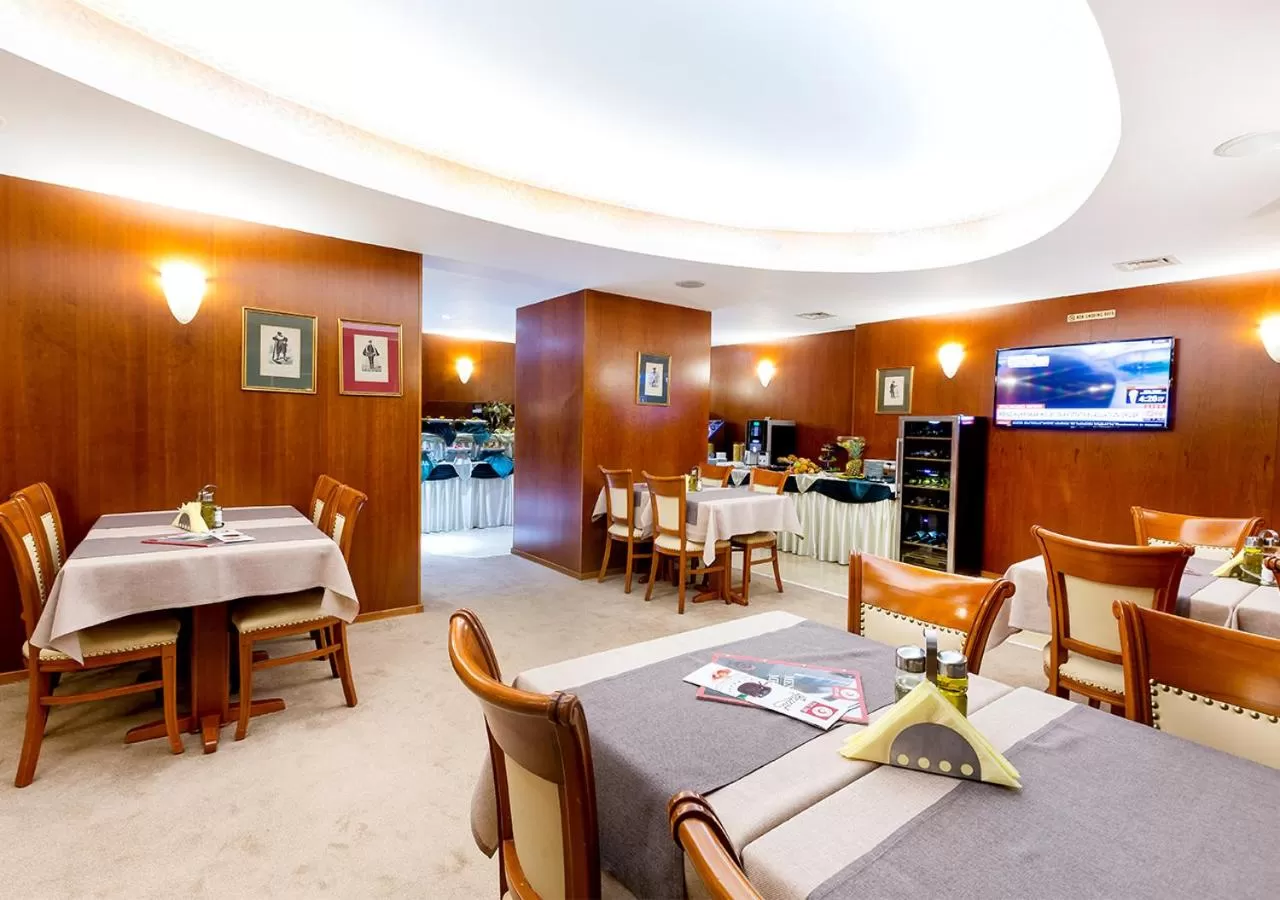 Breakfast in Hotel Duke Romana City Center