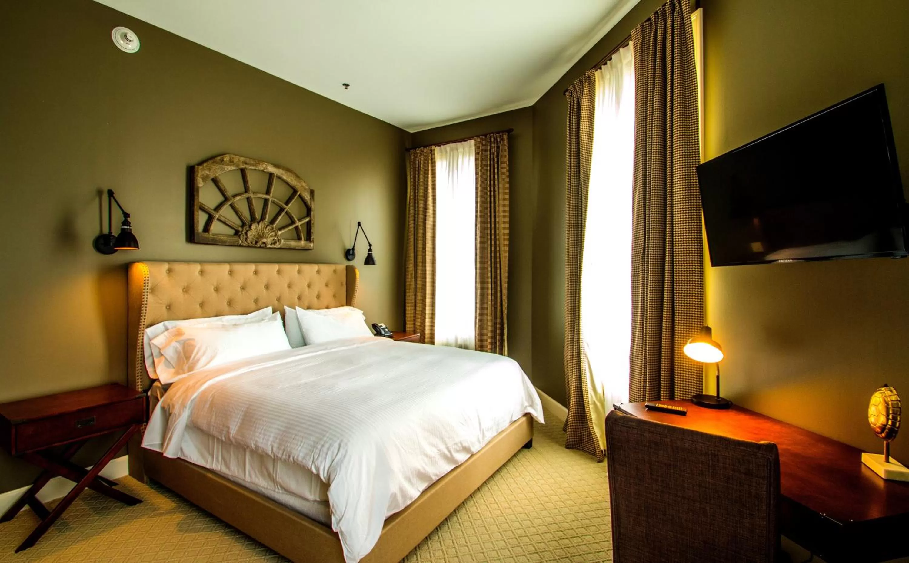 Deluxe King Room in Meadows Hotel