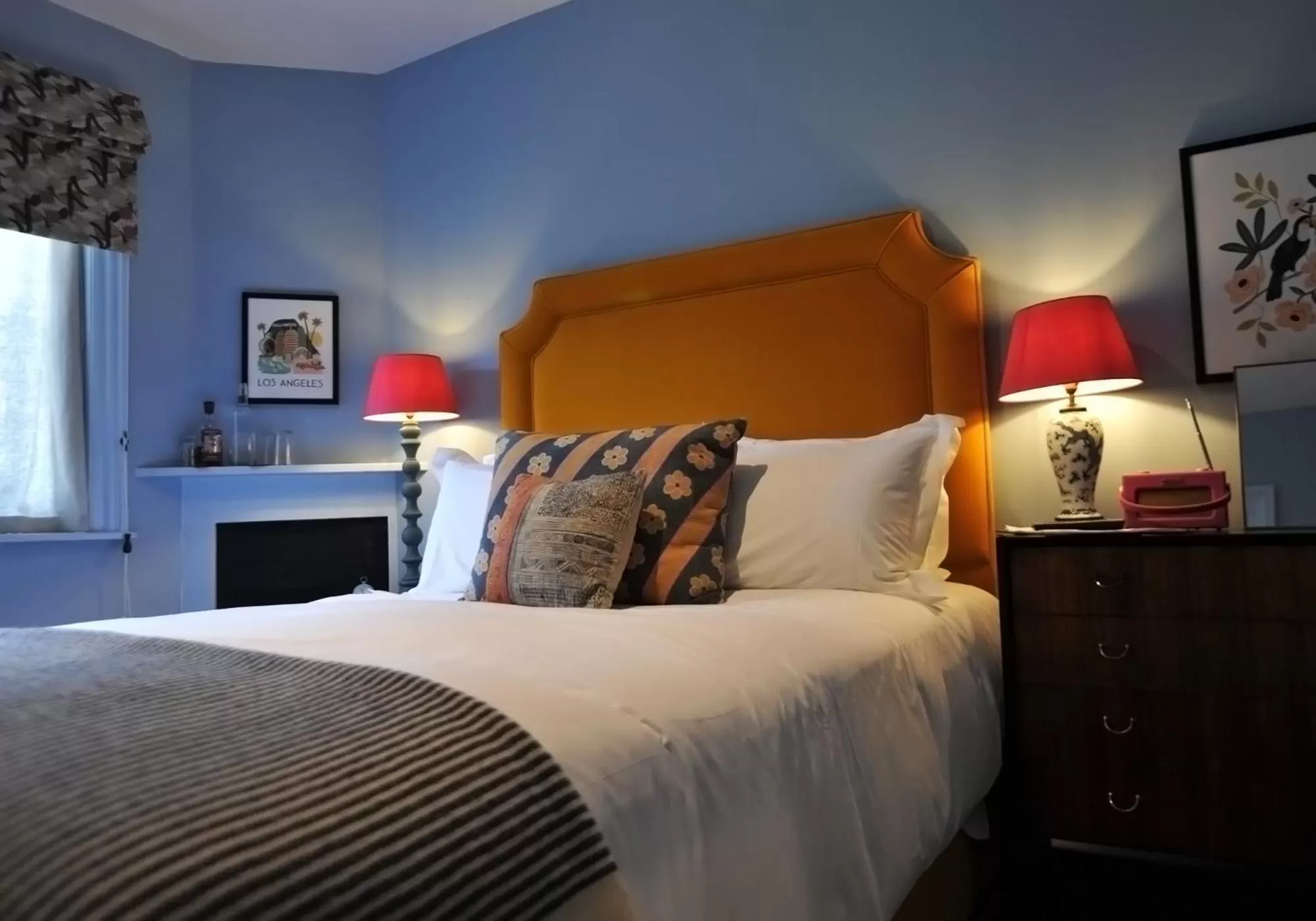 Photo of the whole room, Bed in Bel and The Dragon-Cookham