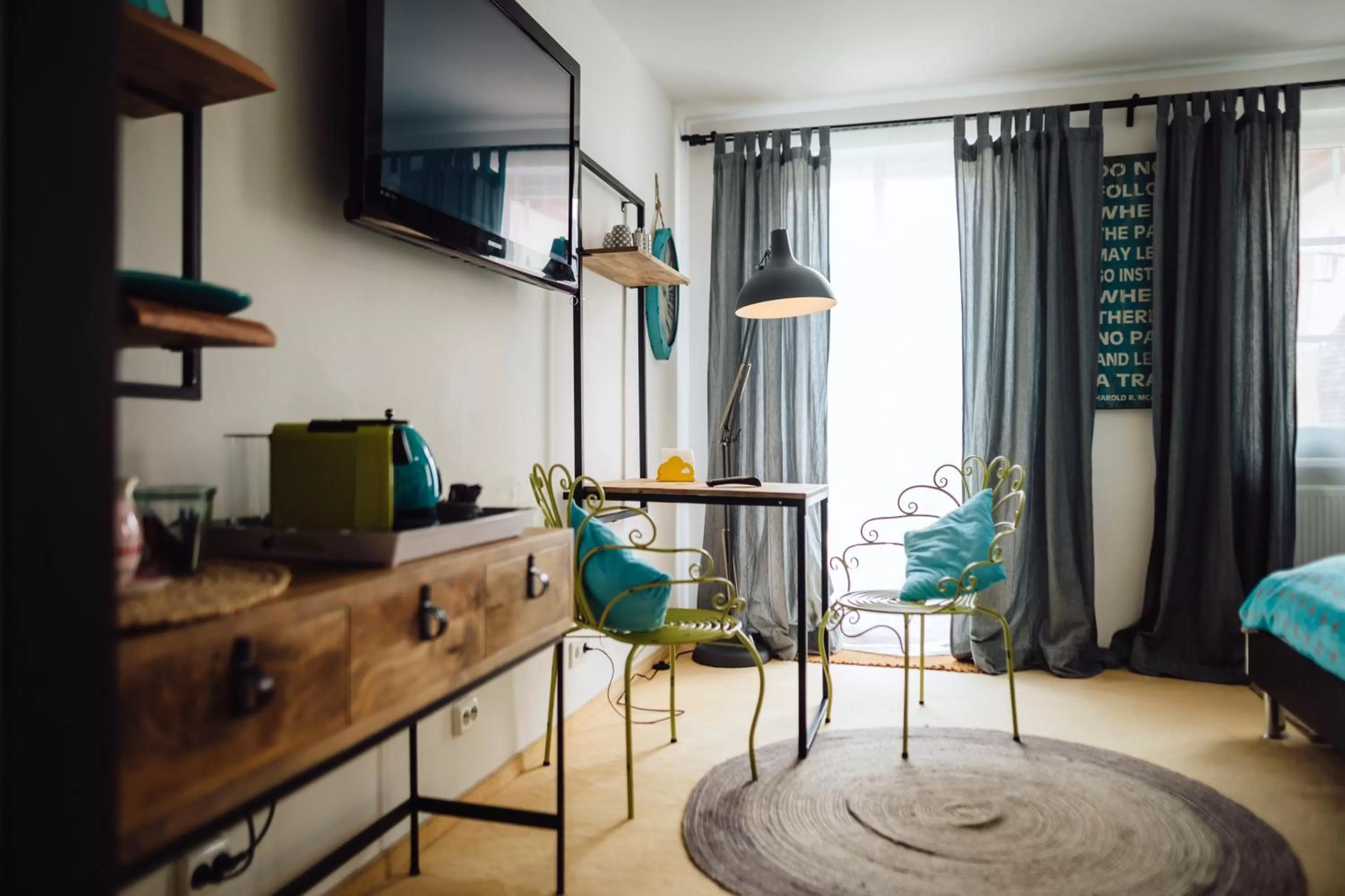 TV and multimedia, Kitchen/Kitchenette in Das Hotel Stern 24h self-check-in