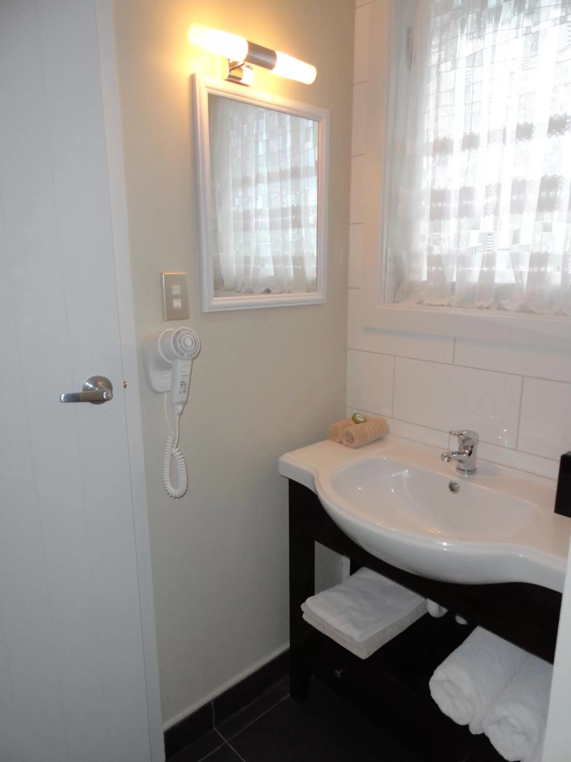 Toilet, Bathroom in Aarburg Airport Motel