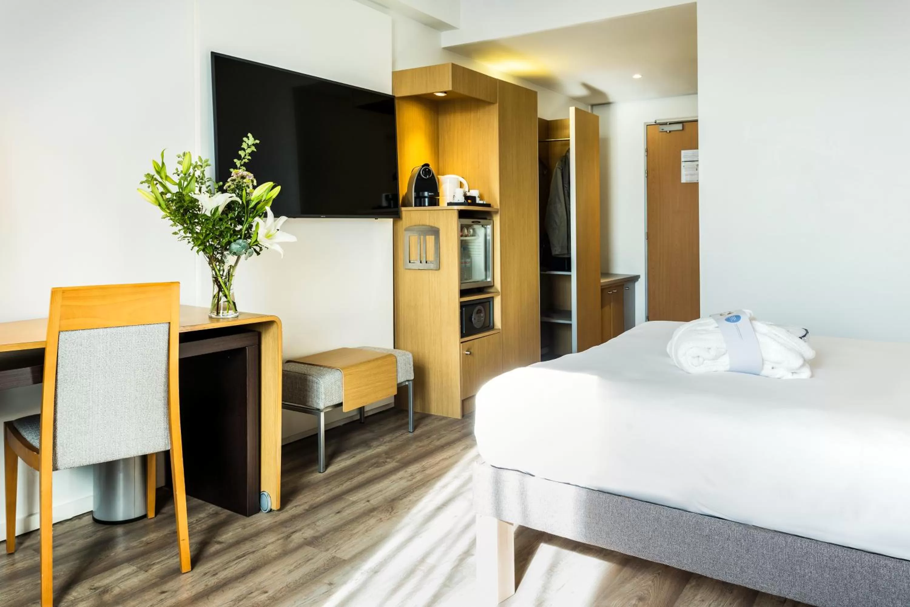 TV and multimedia, Bed in Novotel Sevilla