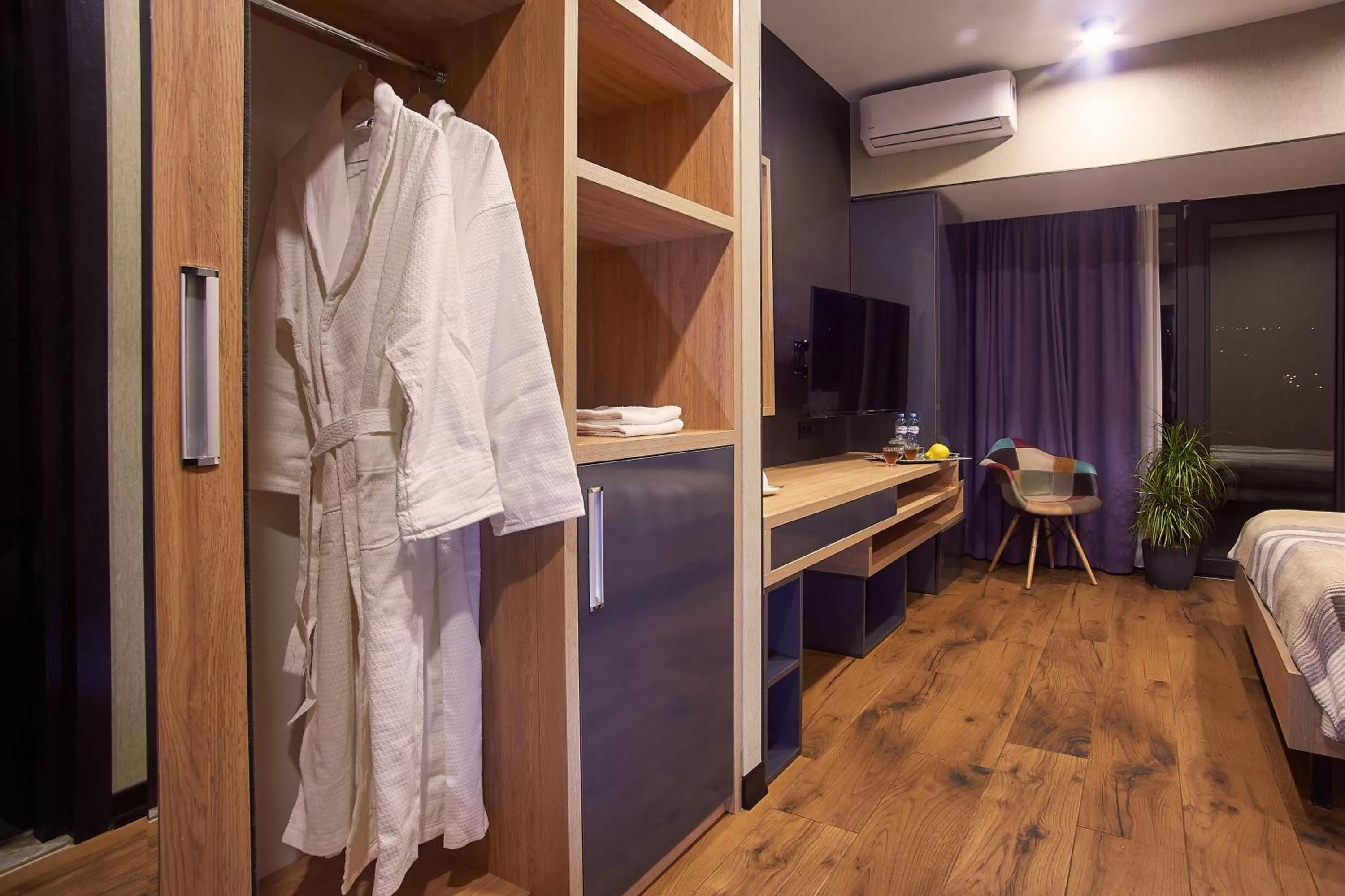 TV and multimedia in Green Boutique Hotel