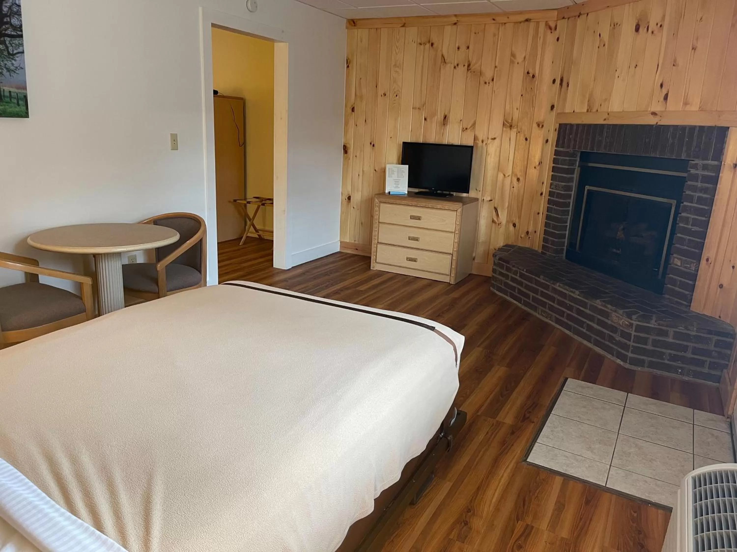 Bed in Zoders Inn and Suites