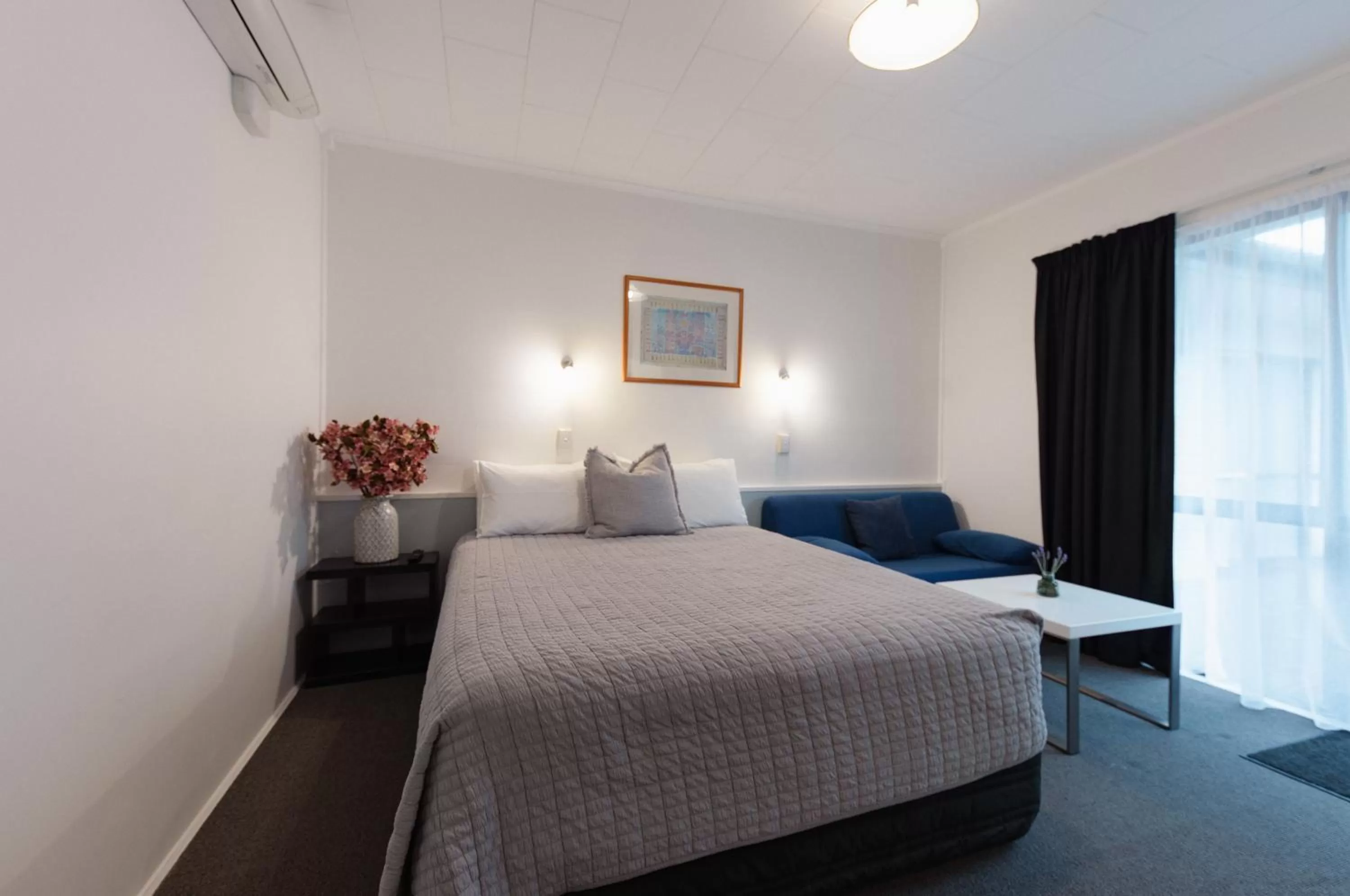 Bed in Aotearoa Lodge