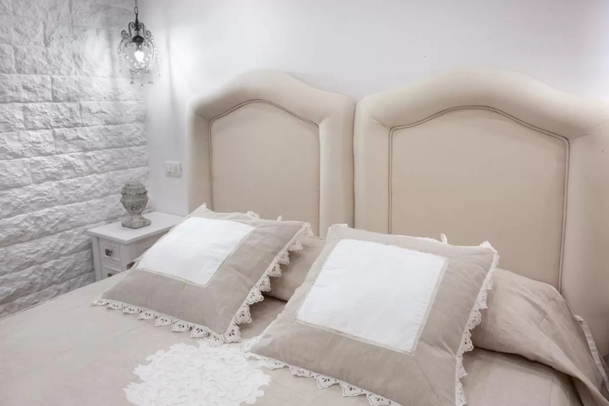 Decorative detail in Domus Rosa