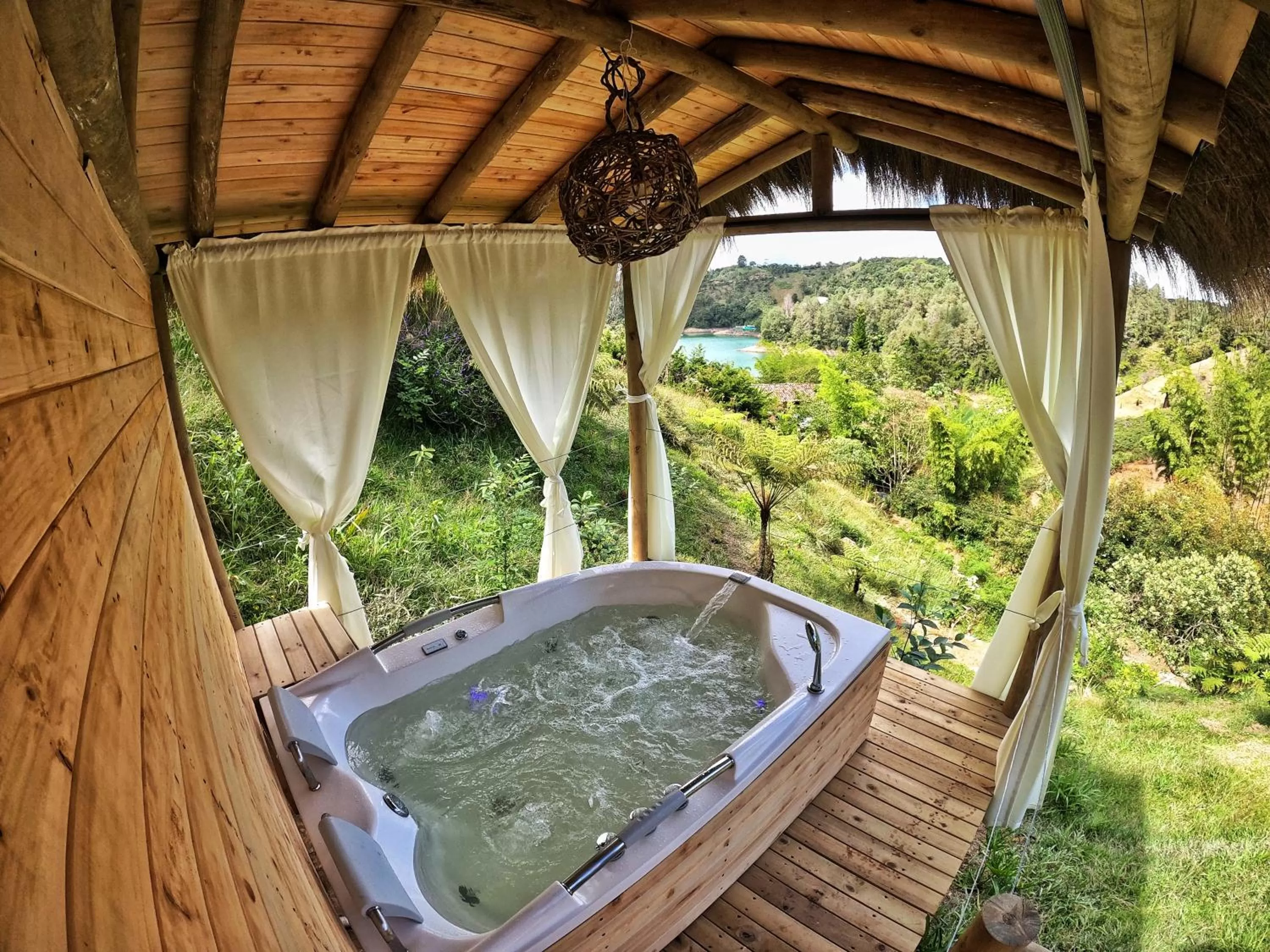 Hot Tub in Levit Glamping - Hotel Guatapé ADULTS ONLY