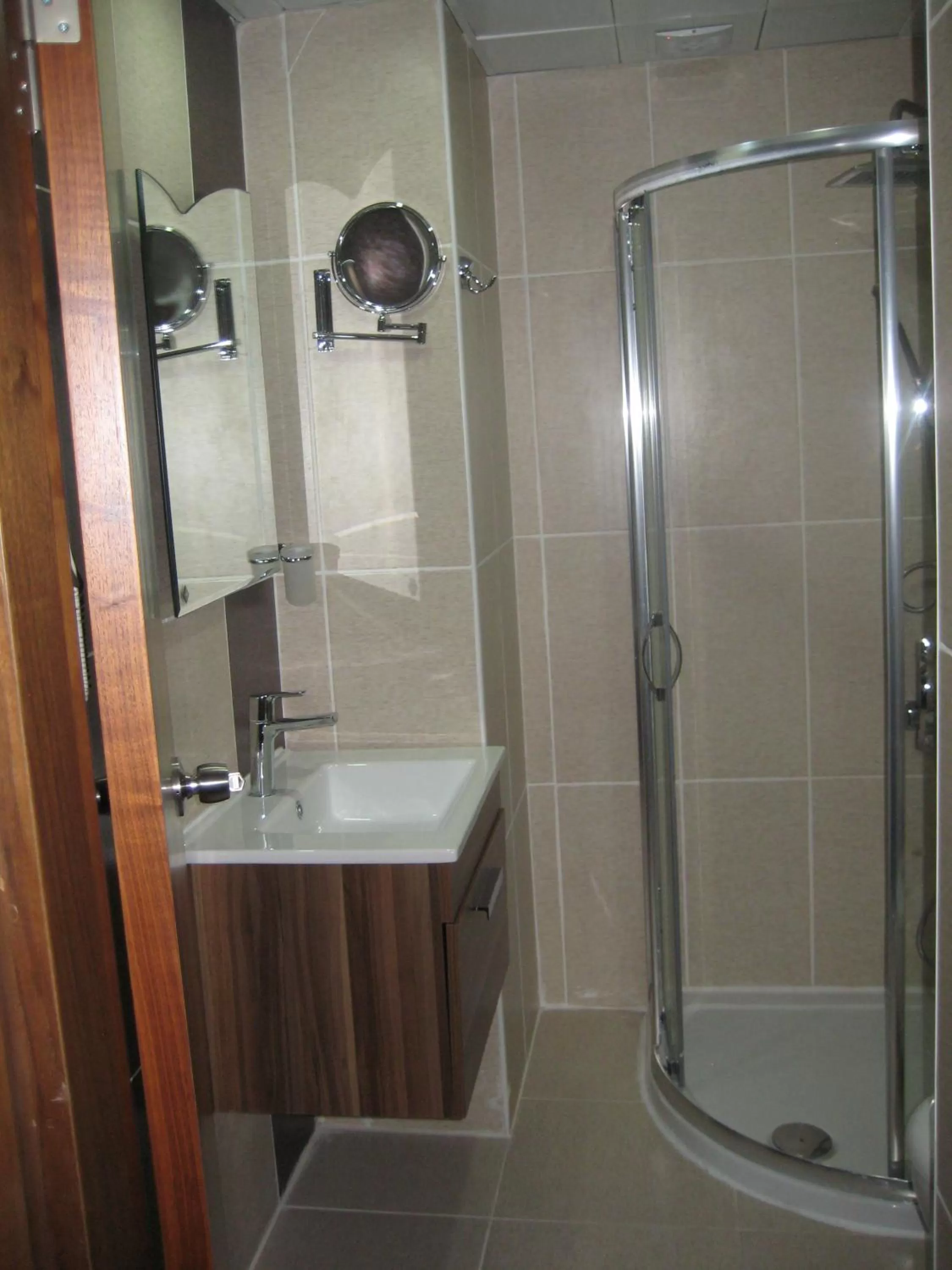 Shower, Bathroom in Miroglu Hotel