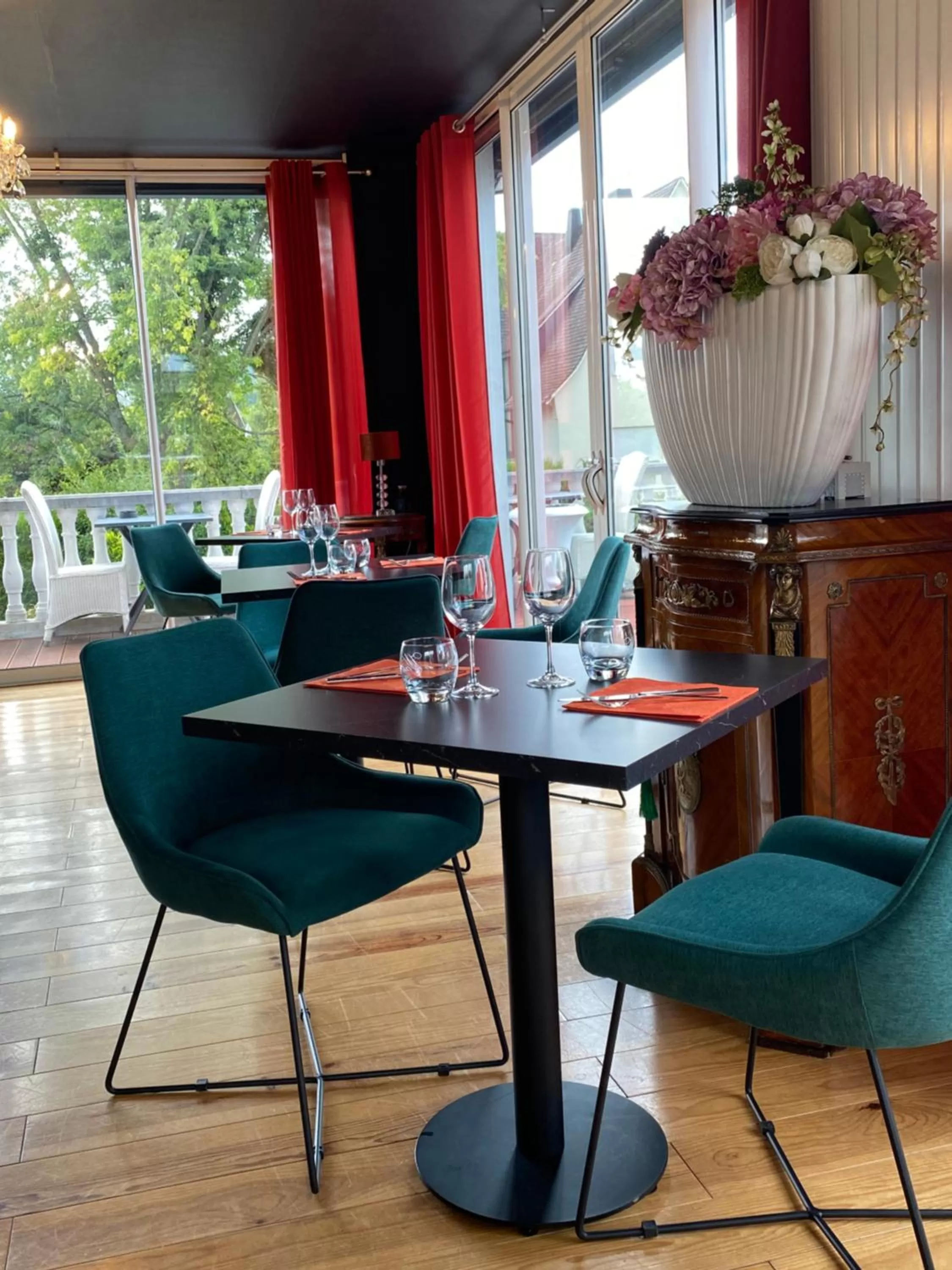 Restaurant/places to eat in LA VILLA Hôtel-Restaurant