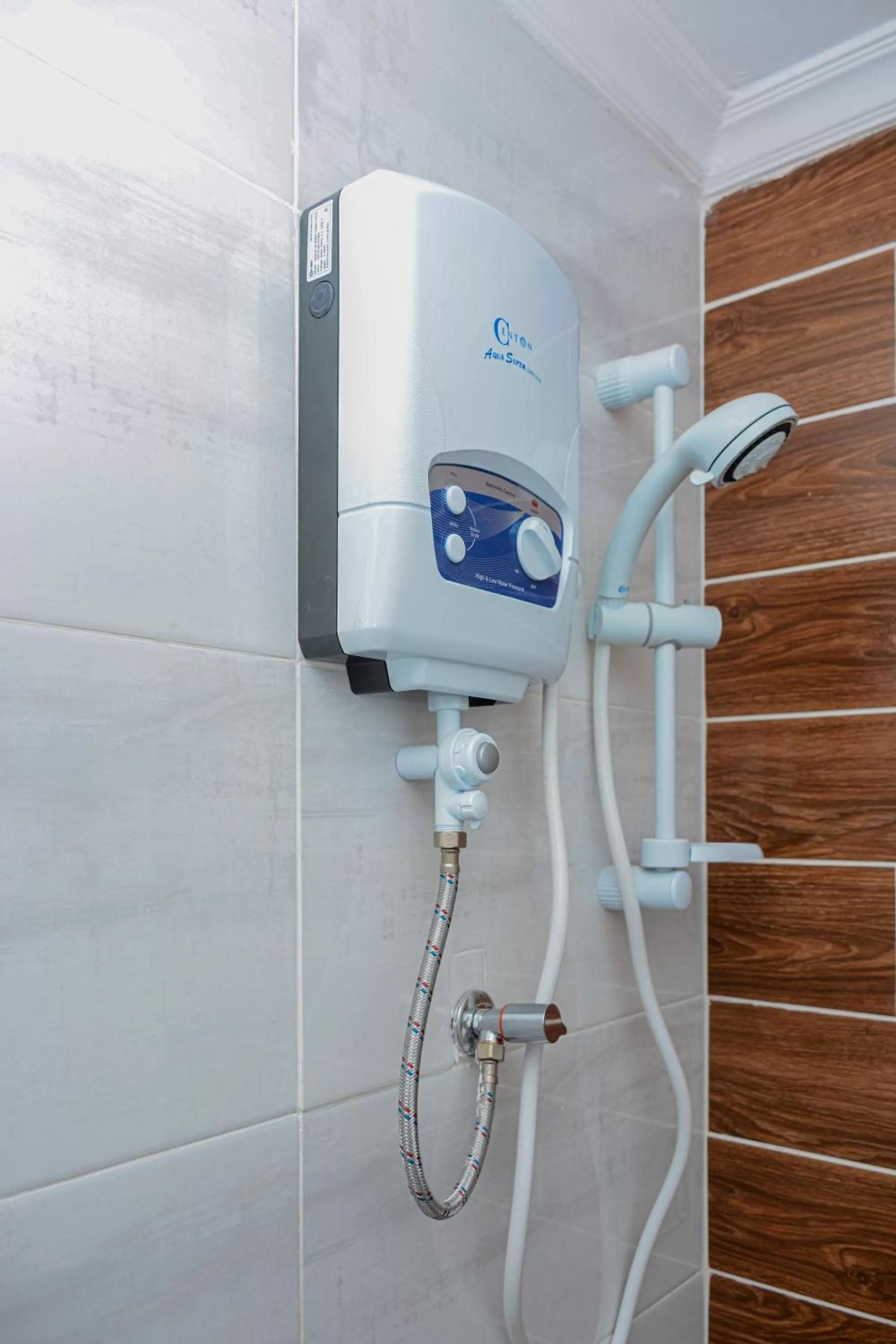 Shower, Bathroom in Appleton Resort