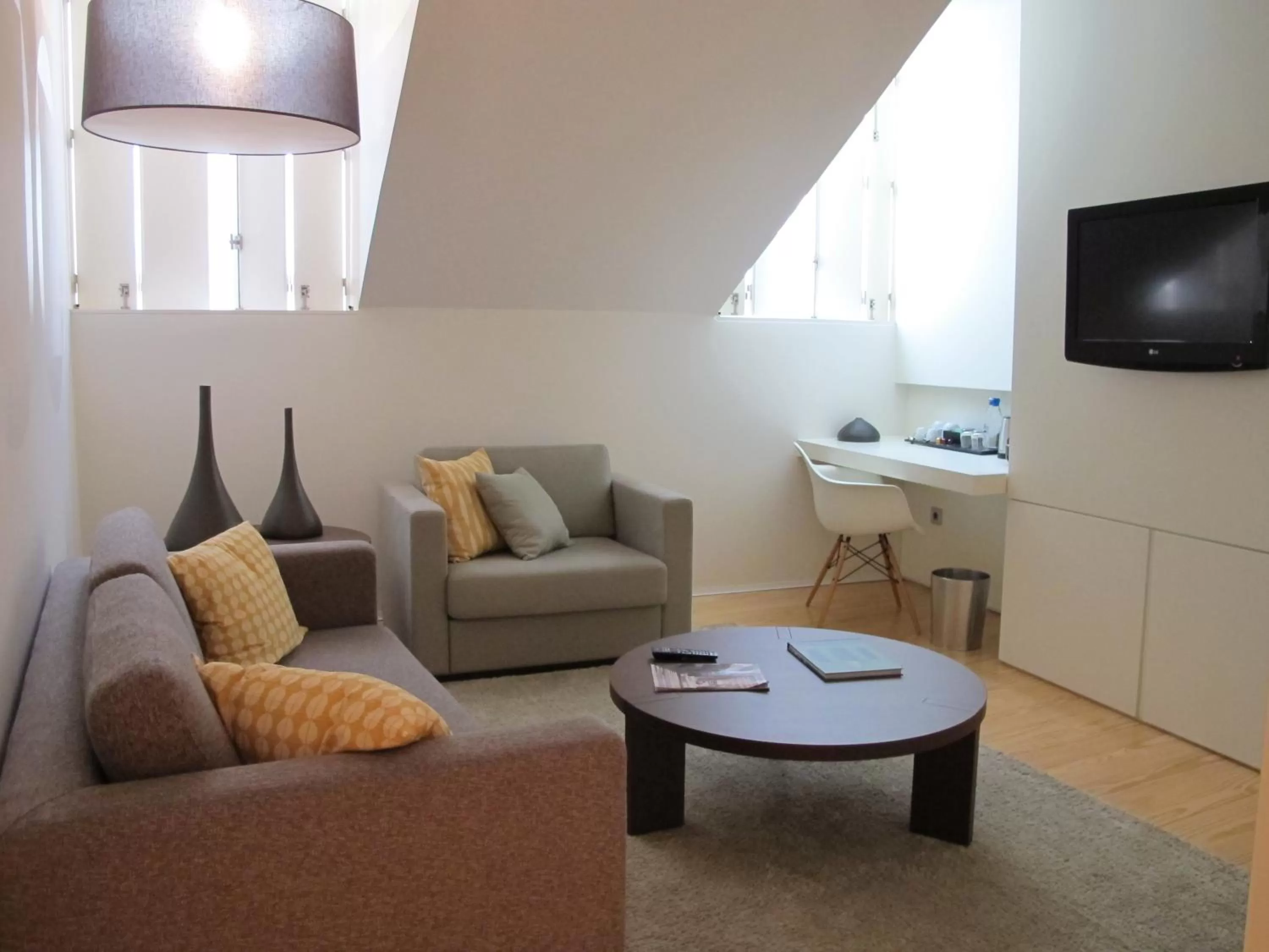 TV and multimedia in Inspira Liberdade Boutique Hotel