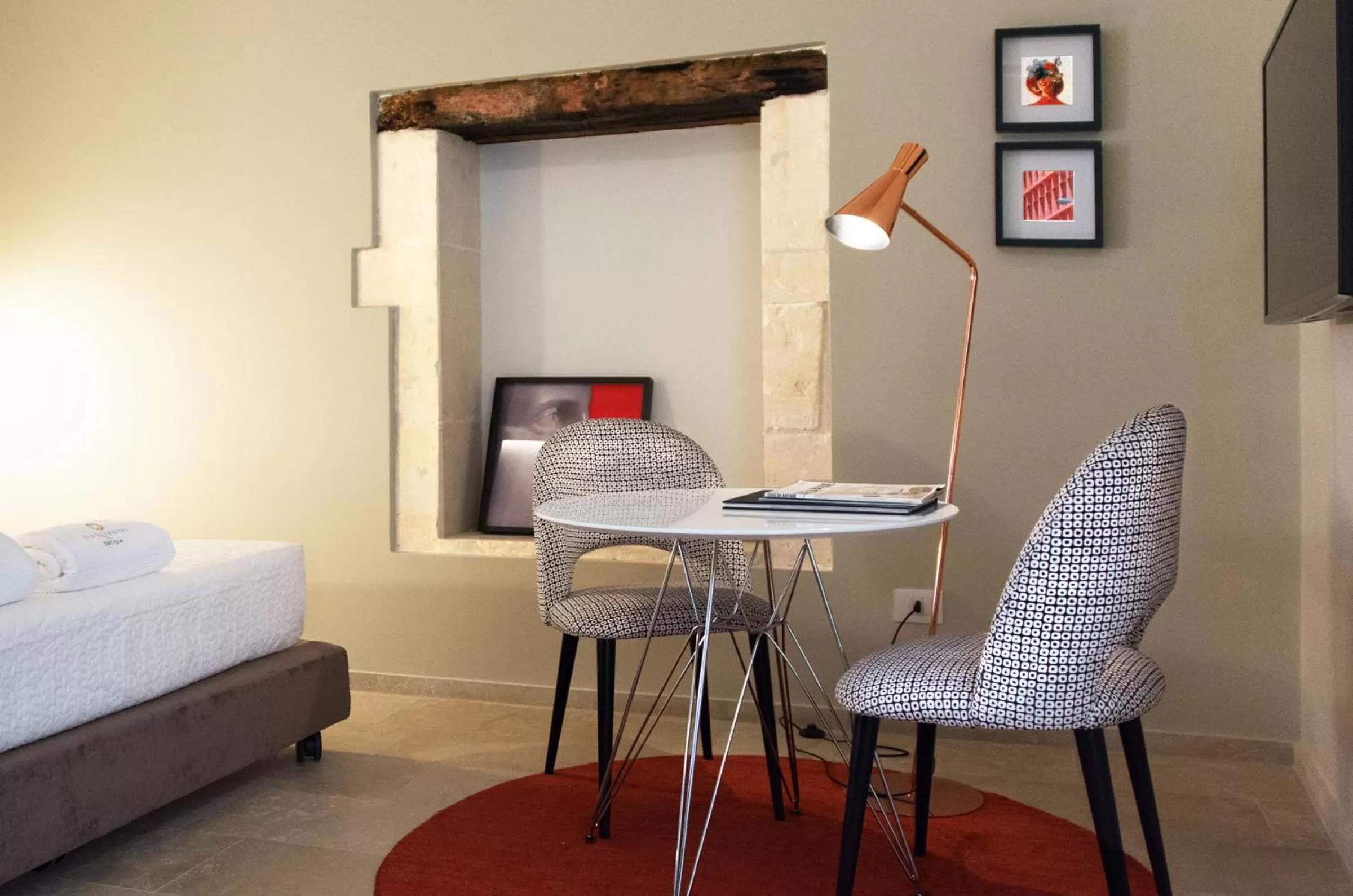 Seating area, Bed in CinqueSuites Ortigia