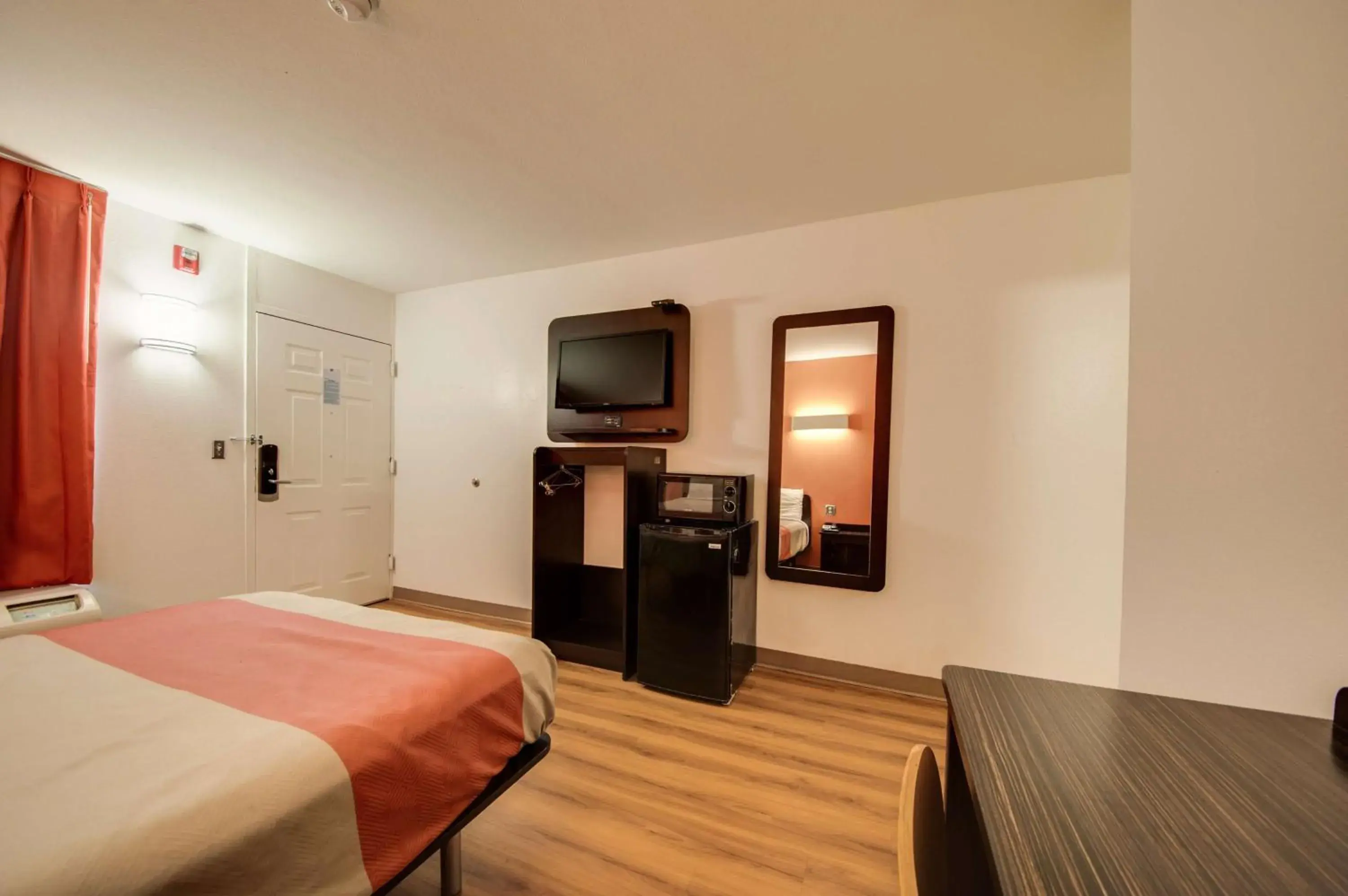 Double Room - single occupancy - Disability Access - Smoking in Motel 6-Jennings, LA Double Room - single occupancy - Disability Access - Smoking in Motel 6-Jennings, LA