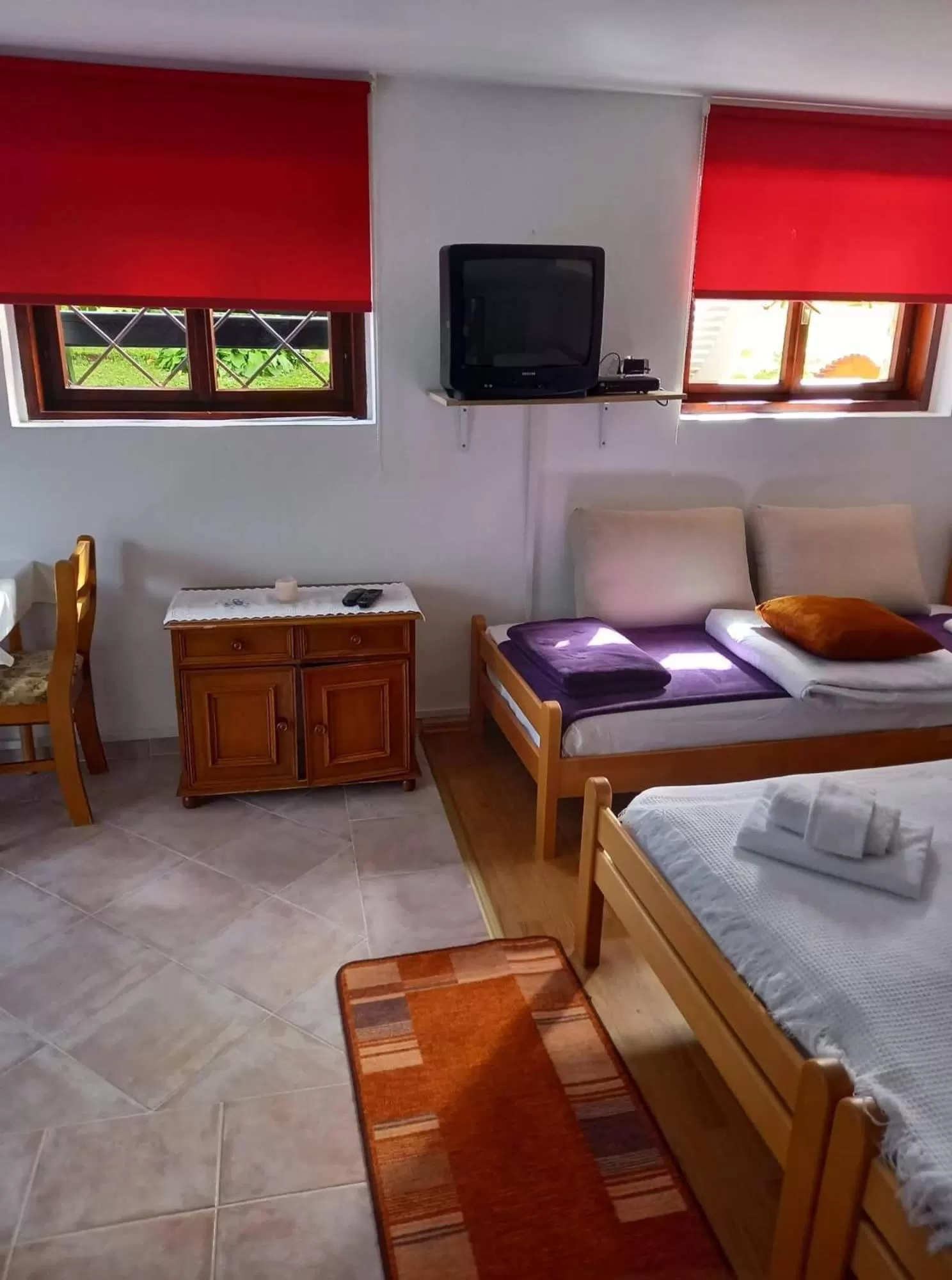 Property building, TV/Entertainment Center in Sobe Ćuskić