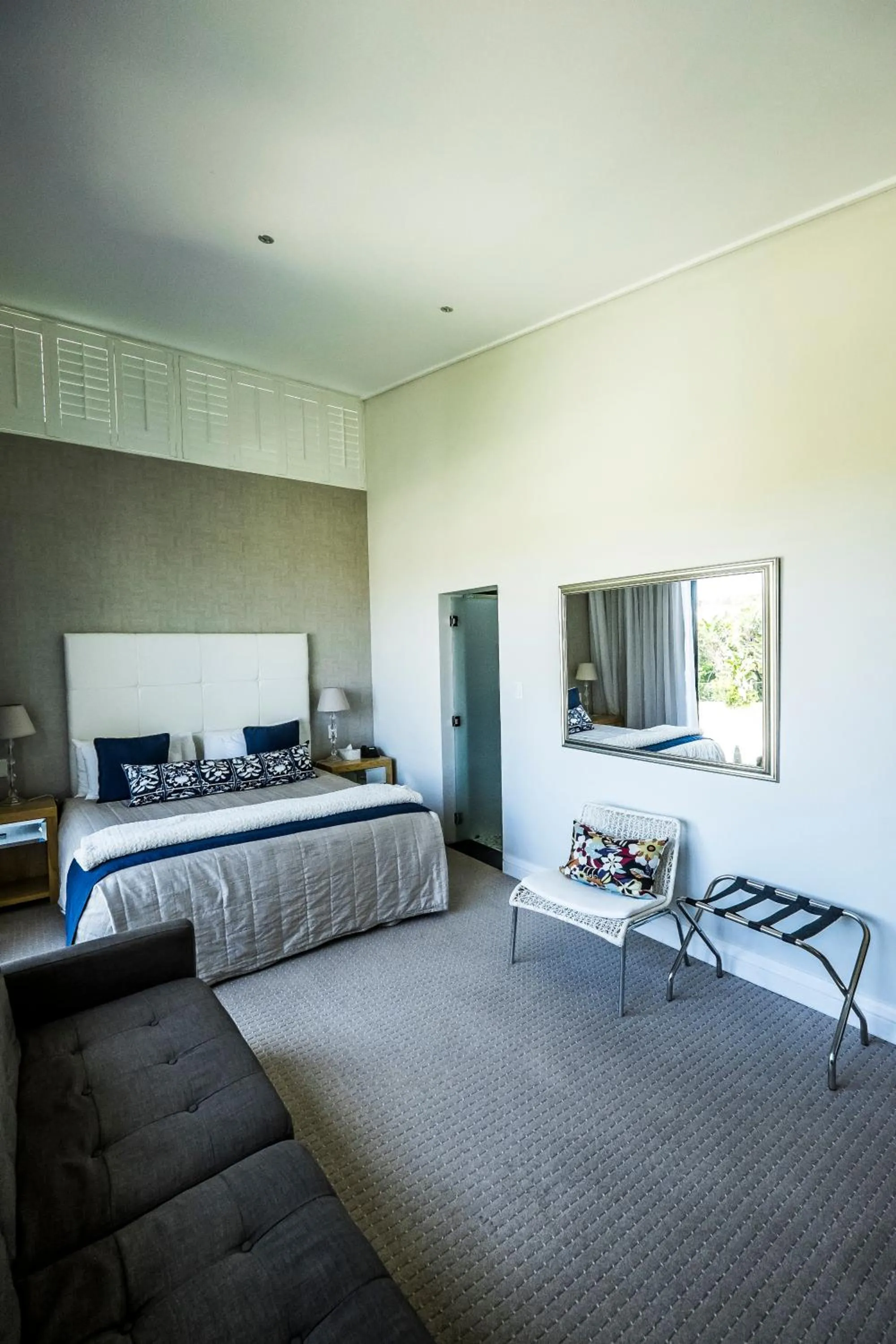 Photo of the whole room, Bed in Isango Gate