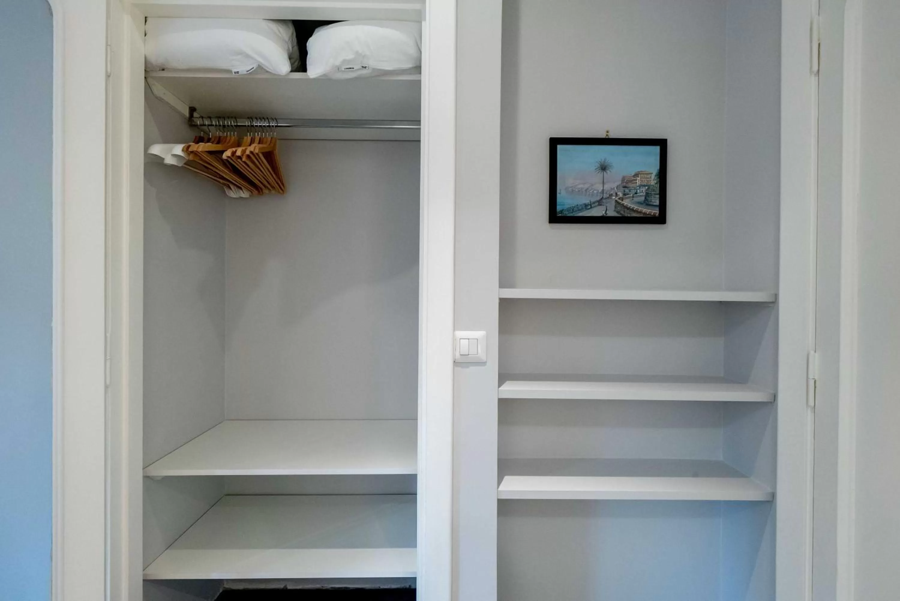 wardrobe in Giordani 23 B&B