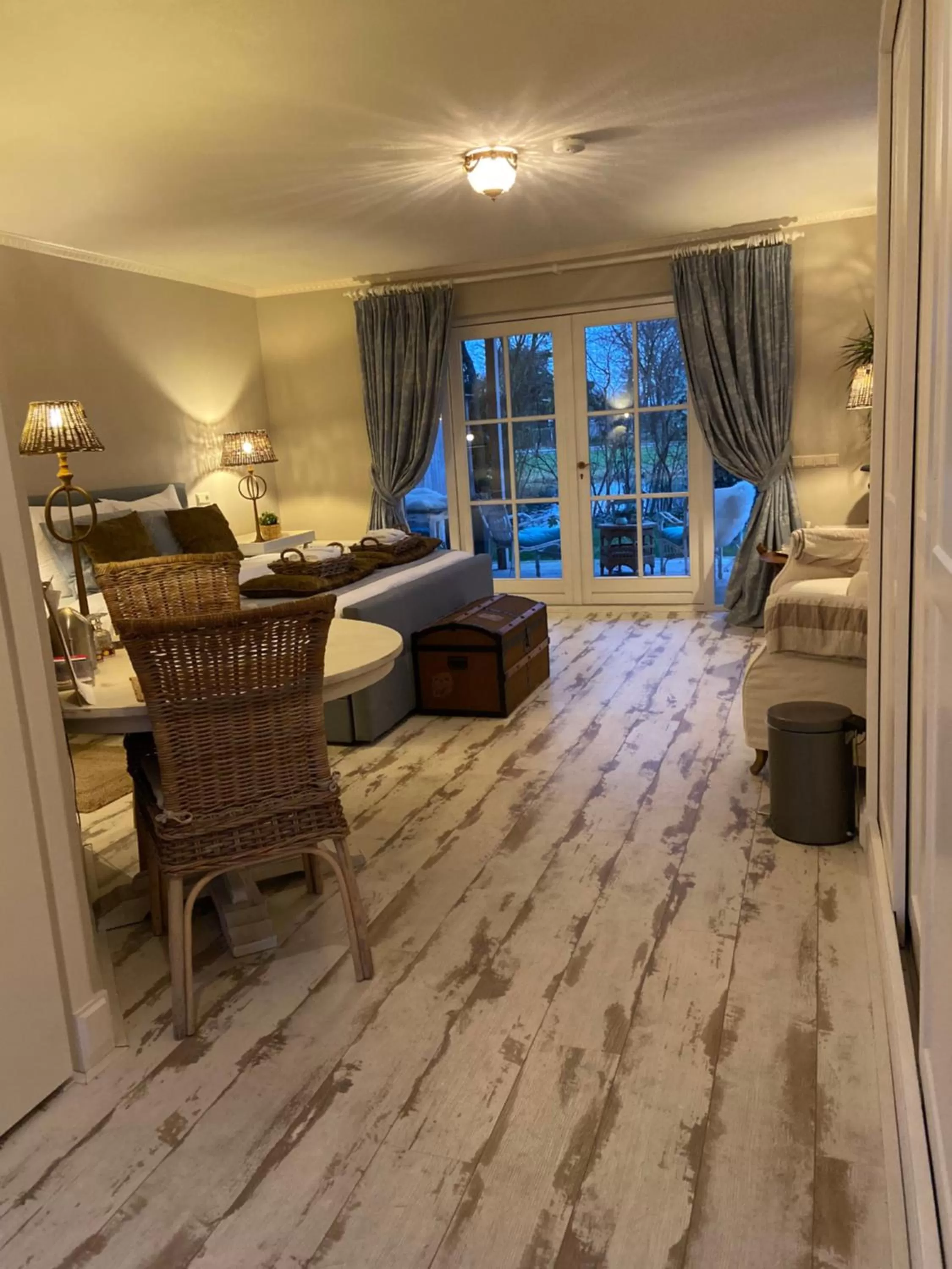 Bed in De Vijverkamer-----privé diner op de kamer mogelijk!!