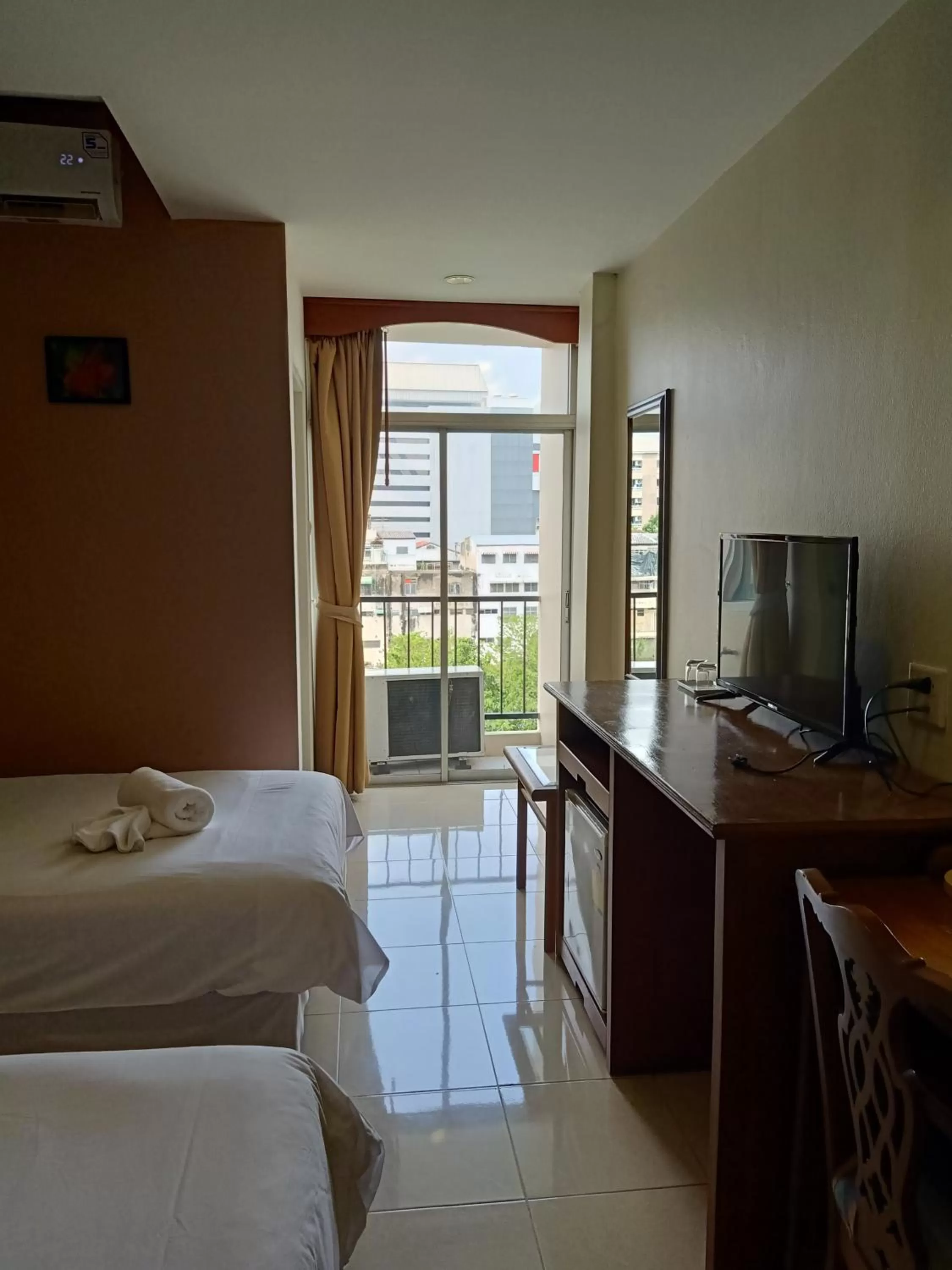 TV and multimedia, Bed in JL Bangkok Hotel