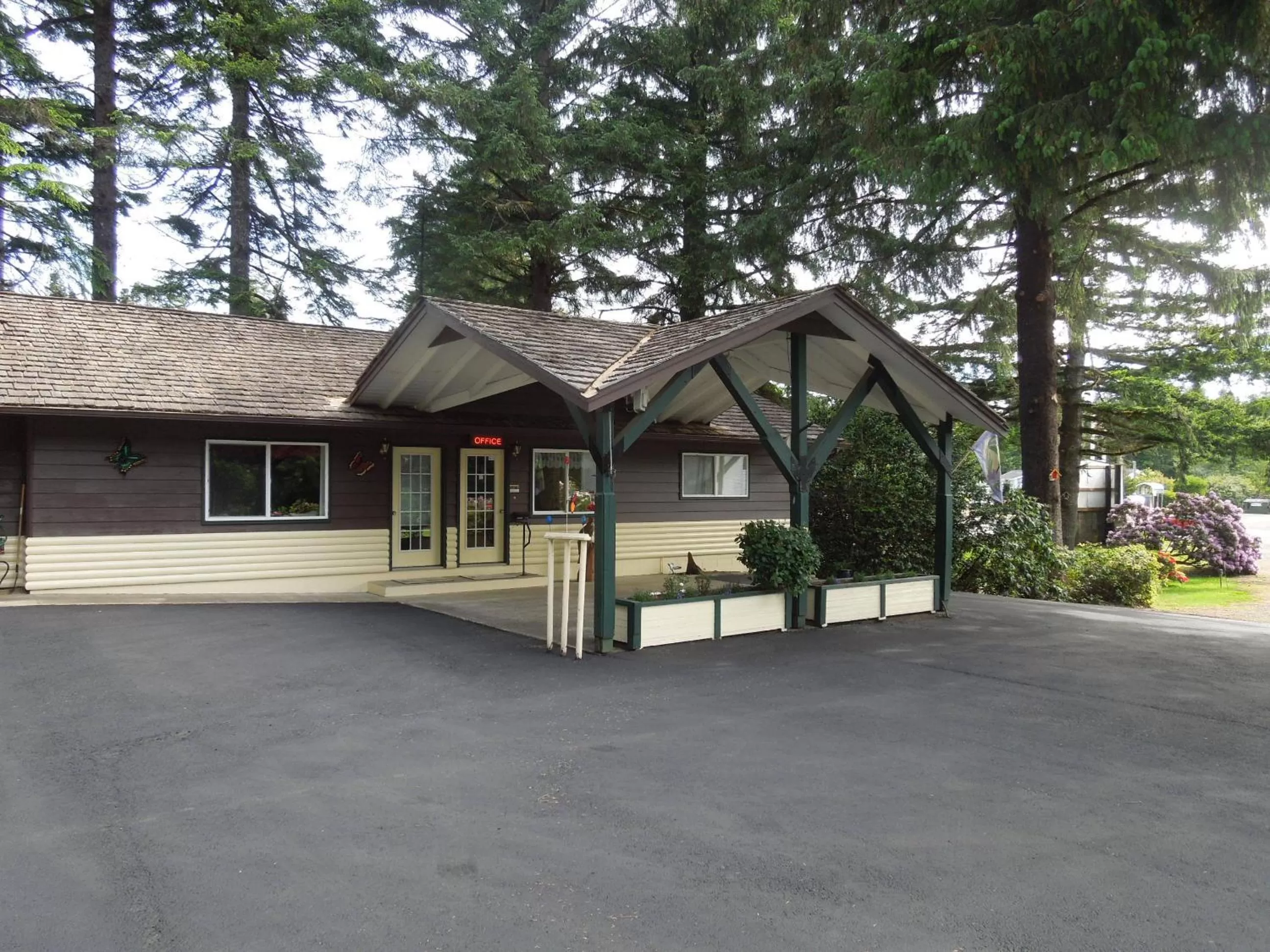 Facade/entrance in Park Motel and Cabins