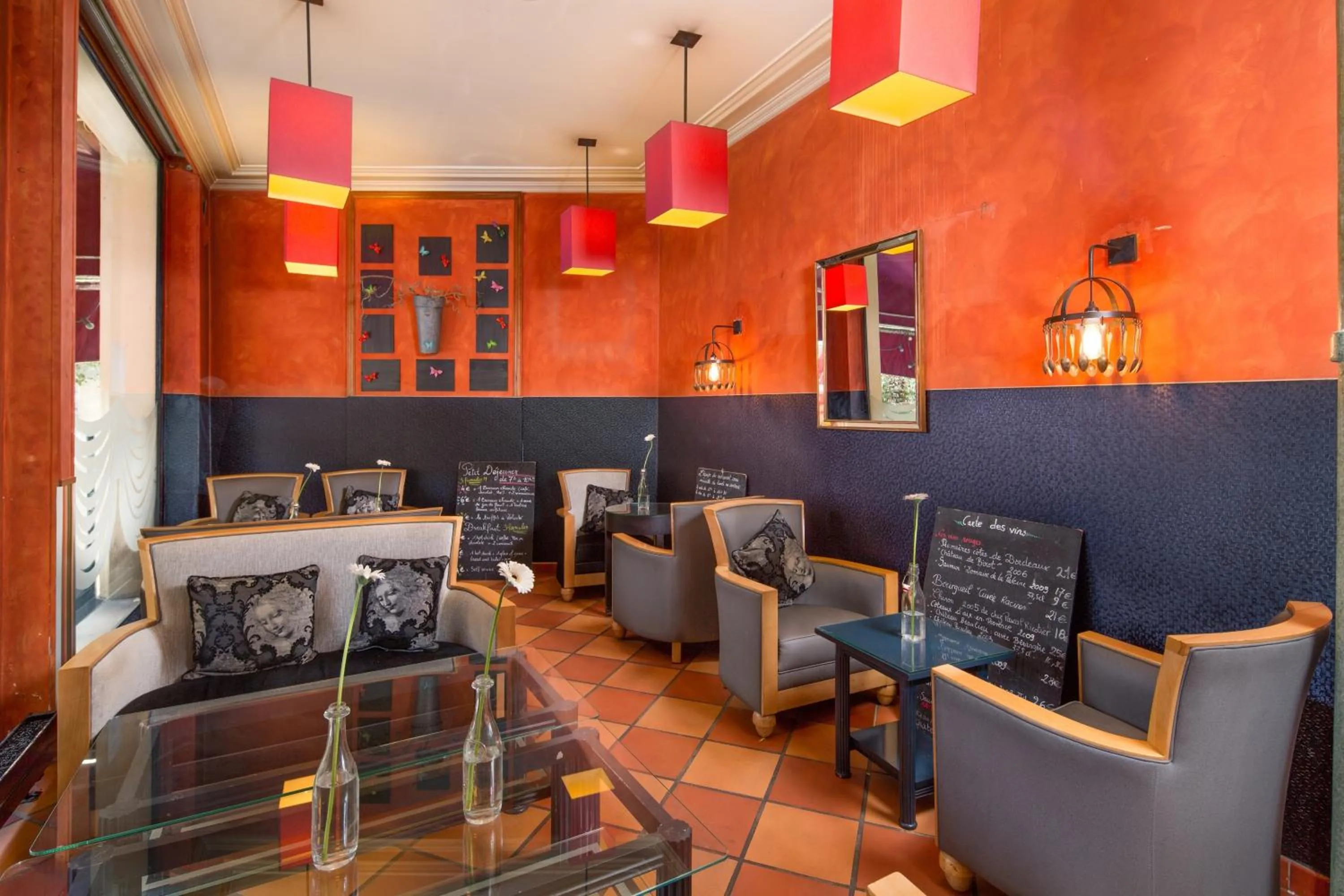 Lounge or bar in Hôtel Claret Bercy