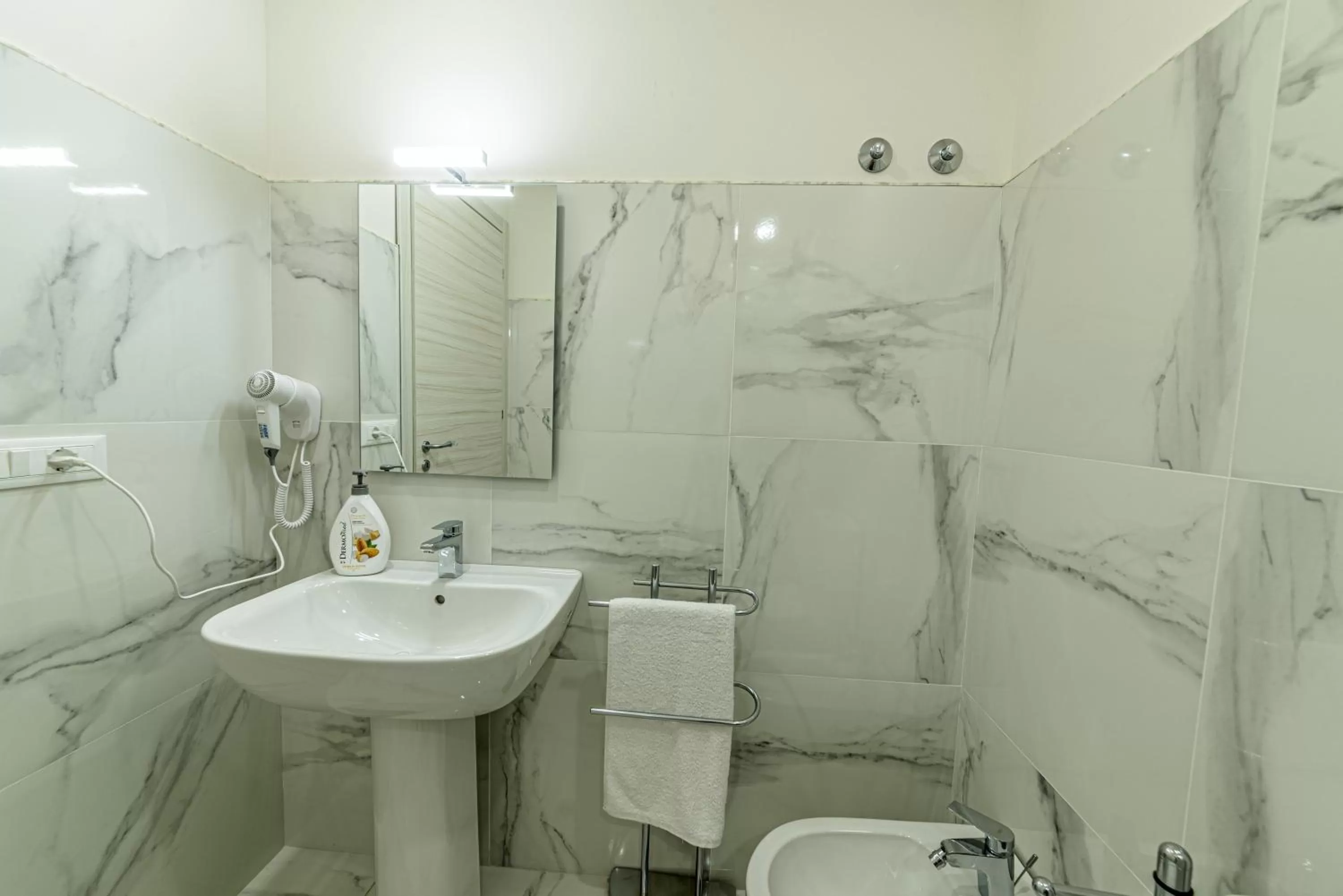 Bathroom in Corleone GUESTHOUSE