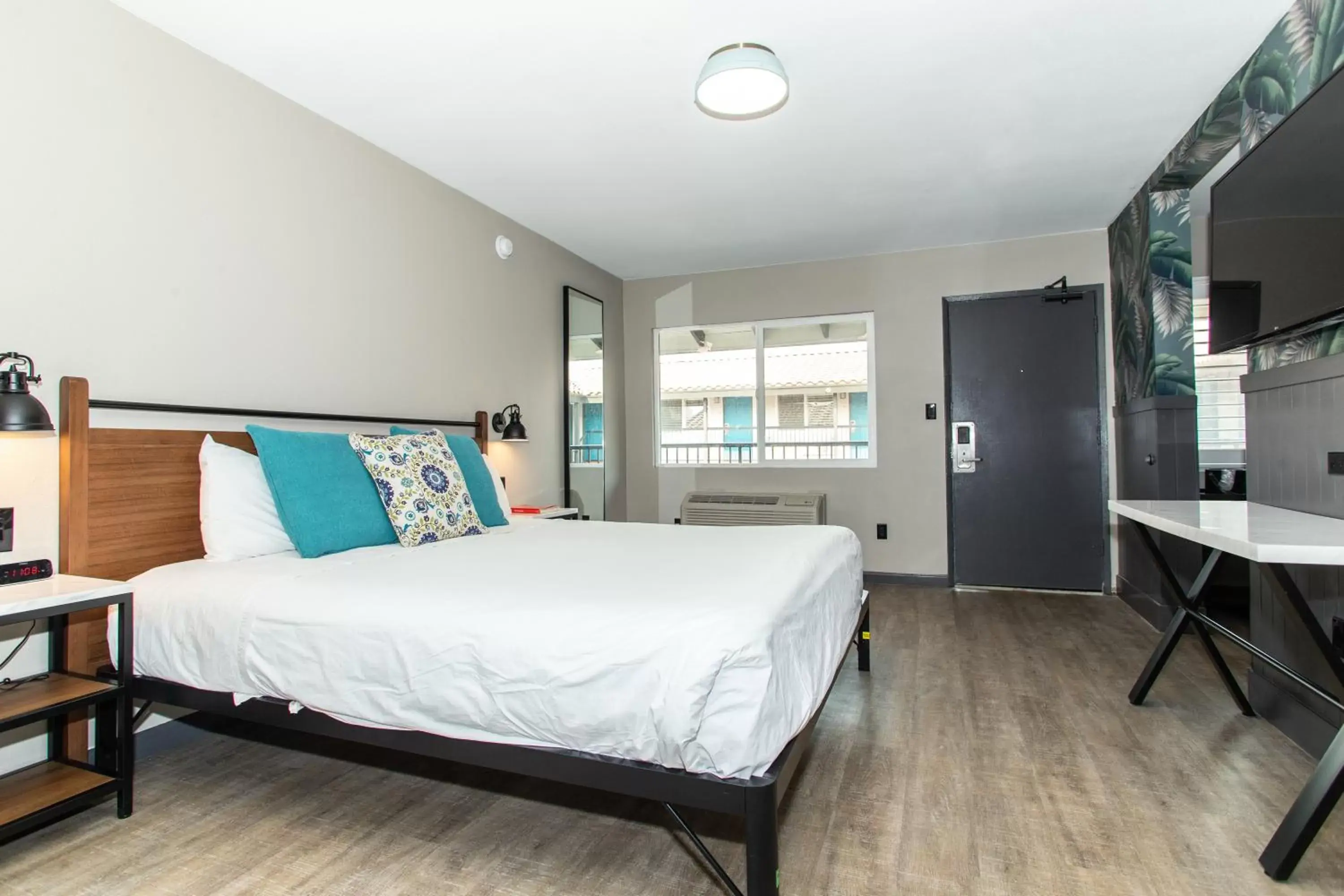 Family Suite in Magnolia Tree Hotel-Maingate/Anaheim Convention Center Family Suite in Magnolia Tree Hotel-Maingate/Anaheim Convention Center