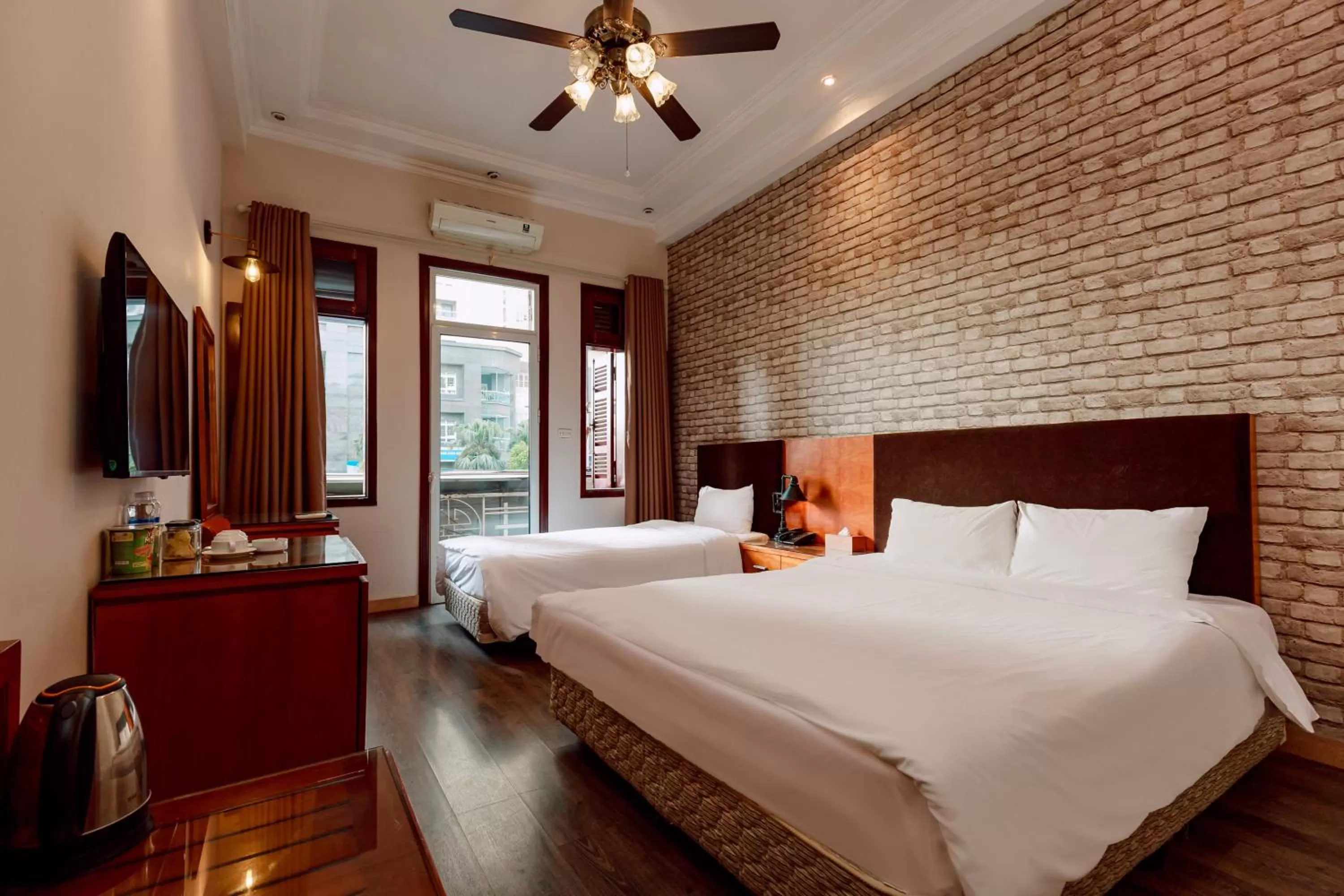 Standard Twin Room in Super OYO Capital O 1173 Le Grand Hanoi Hotel - The Ruby
