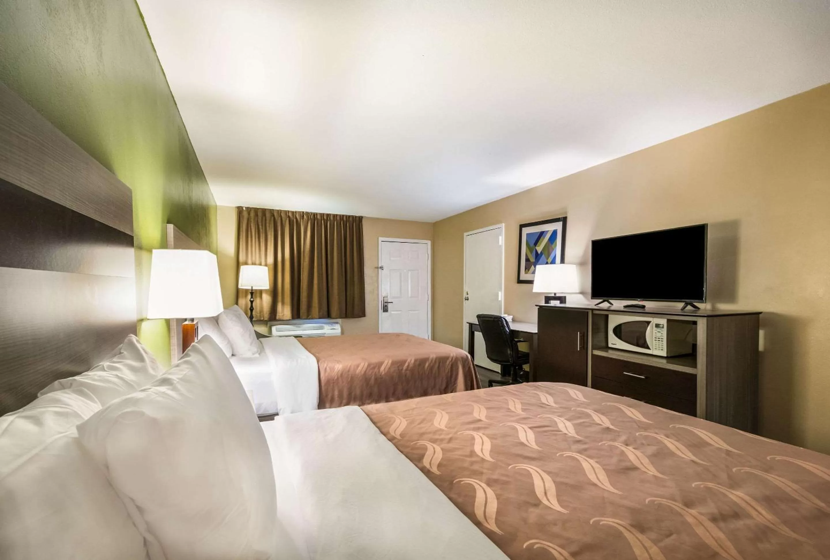 Photo of the whole room, Bed in Quality Inn & Suites Garland - East Dallas
