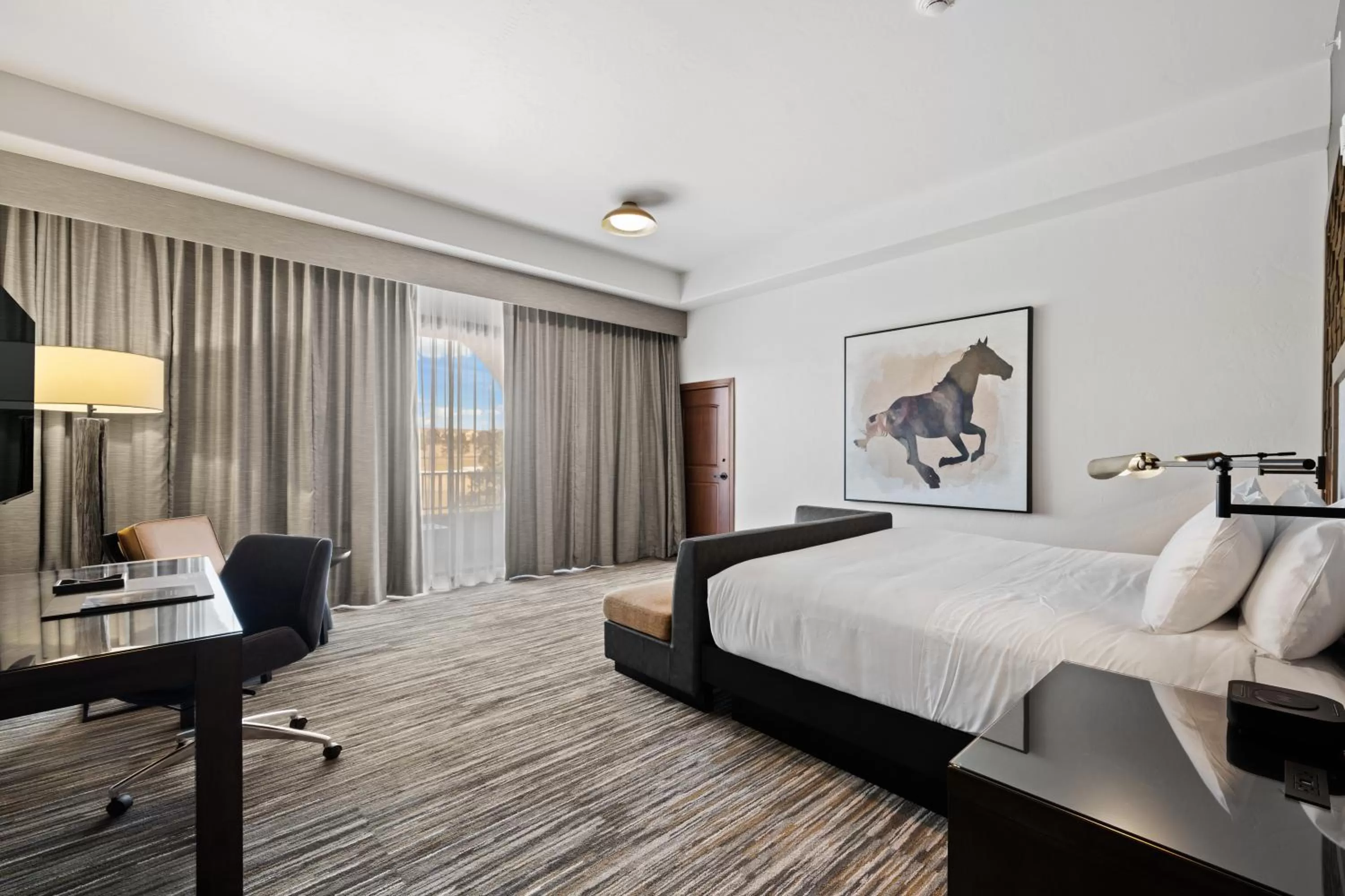 Photo of the whole room, Bed in Flying Horse Resort & Club