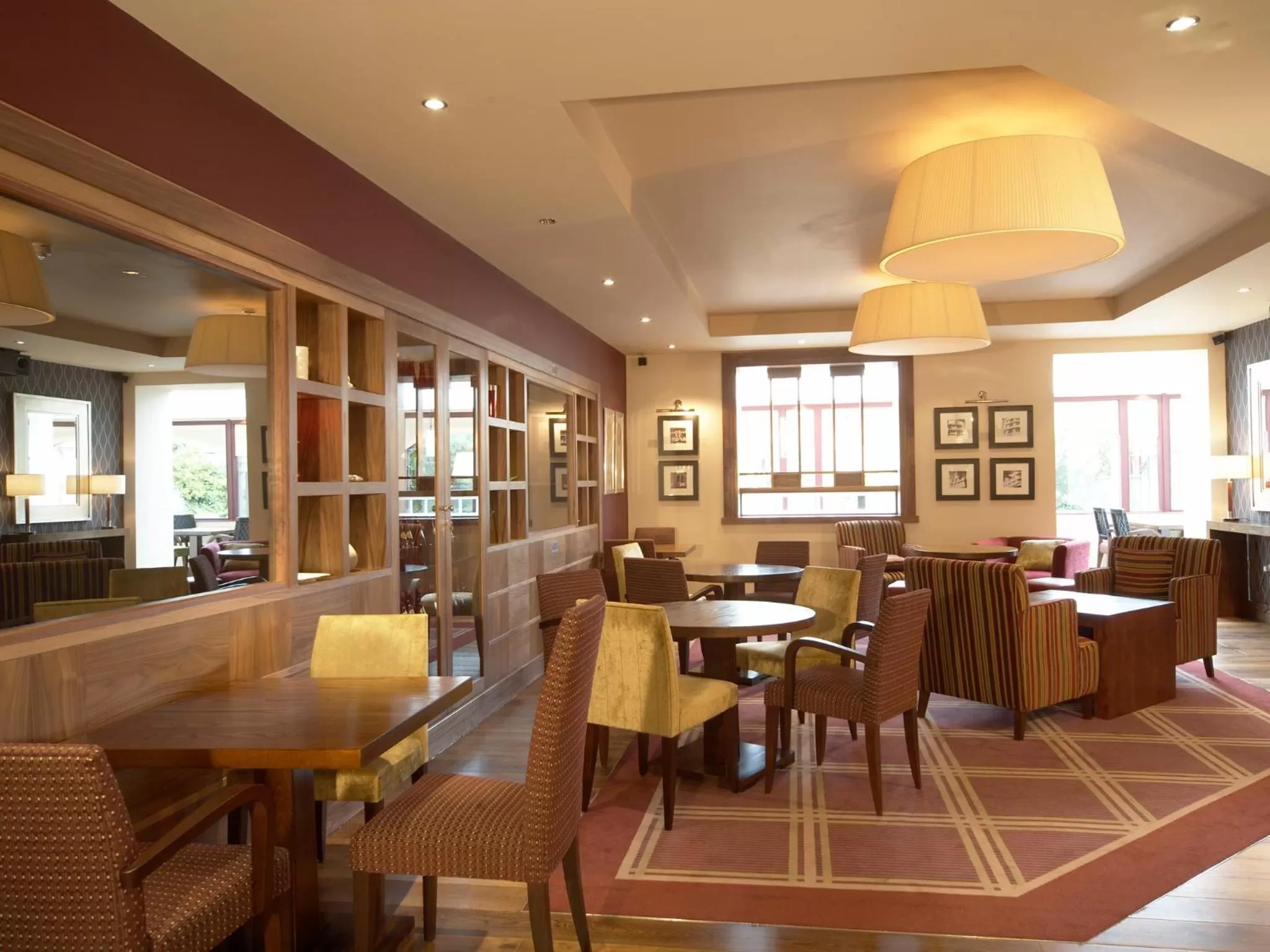 Restaurant/places to eat in Metropole Hotel and Spa