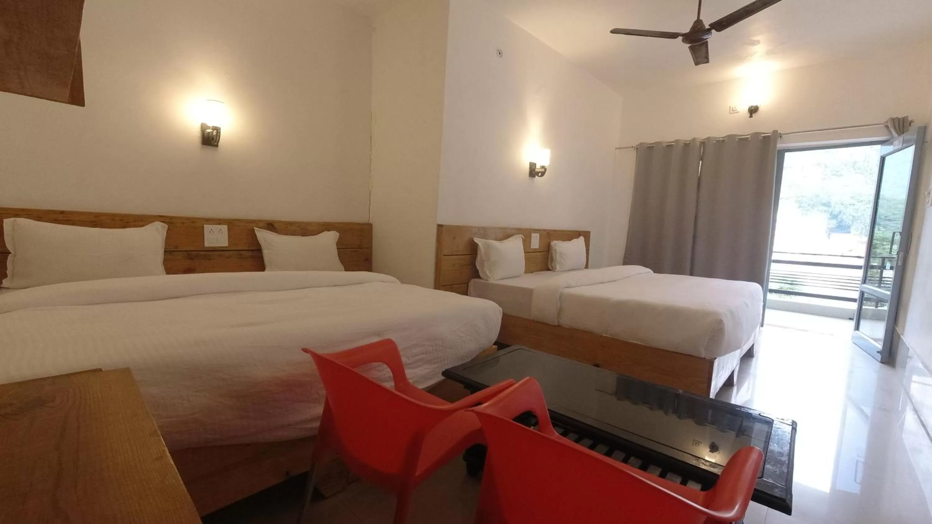 Bed in H7 Stay On The Ganges, Yoga & Spa Resort, Rishikesh