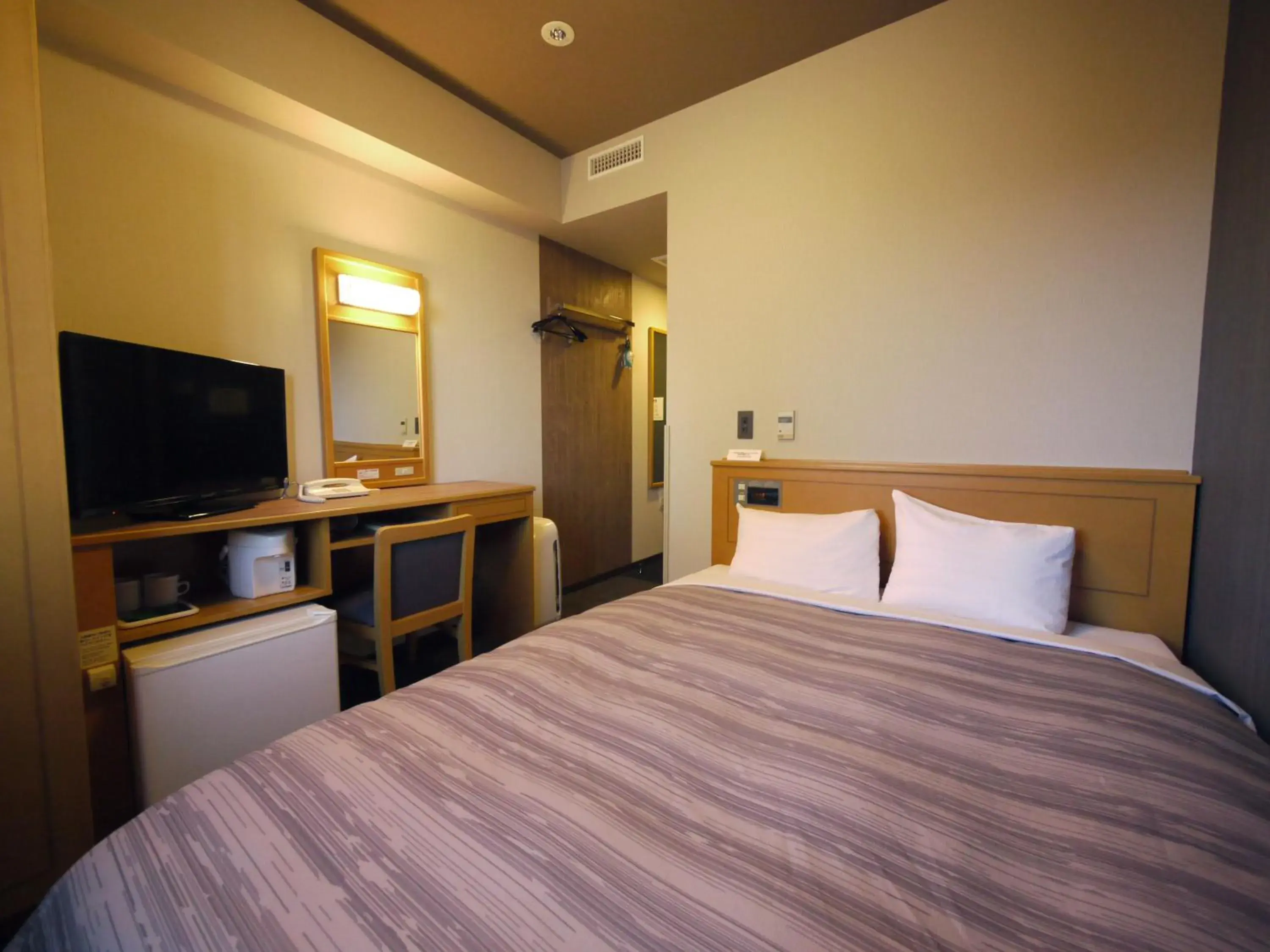 Double Room - single occupancy - Non-Smoking in Hotel Route-Inn Sapporo Kitayojo Double Room - single occupancy - Non-Smoking in Hotel Route-Inn Sapporo Kitayojo