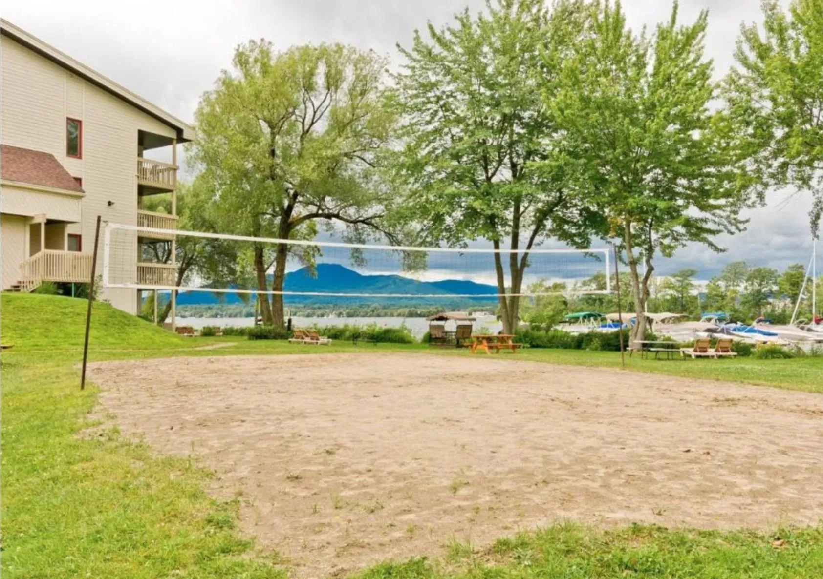 Garden in Magog Waterfront Condo
